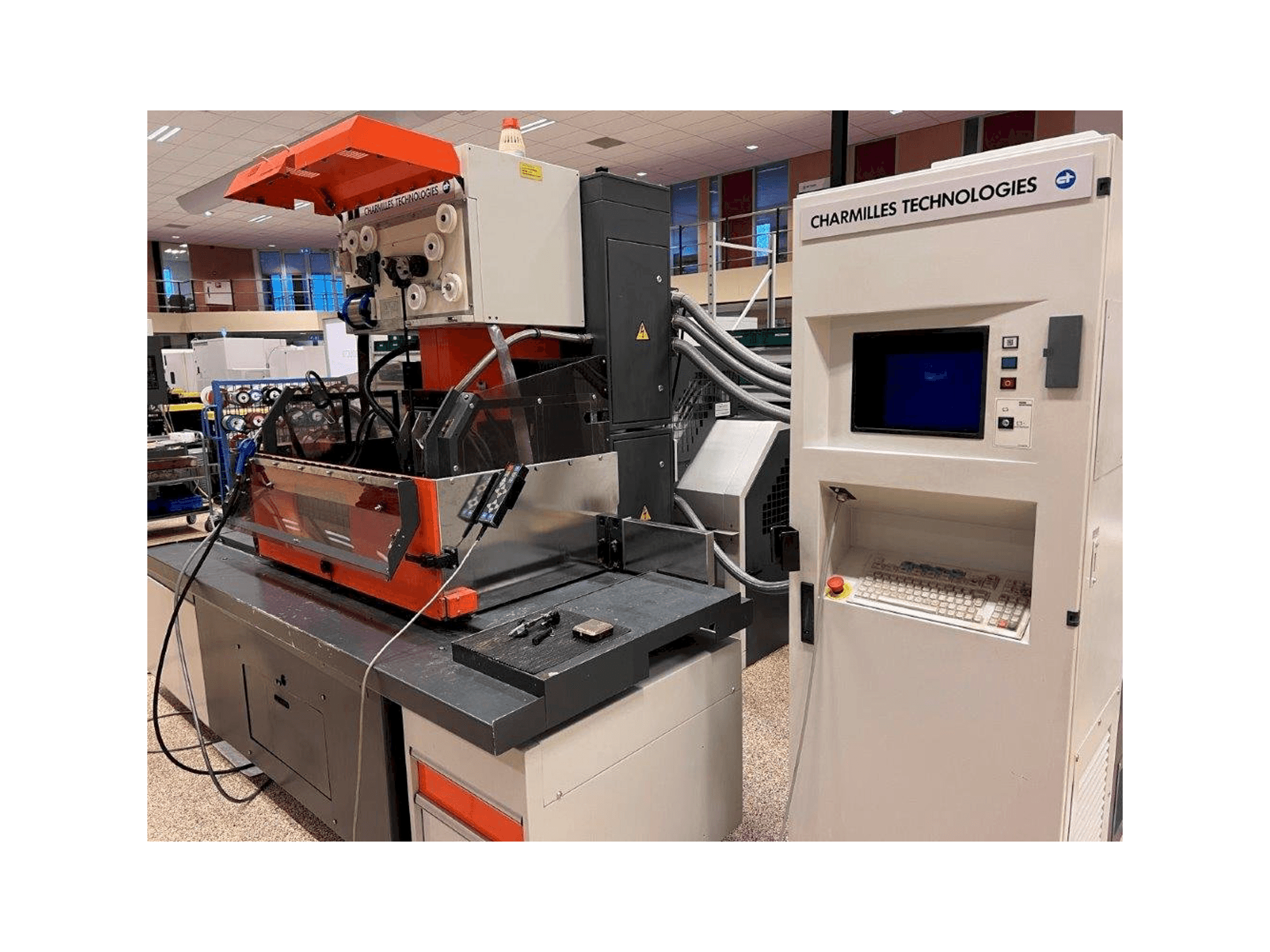 CHARMILLES Robofil FI6020 CSL2 Mašinos vaizdas iš priekio