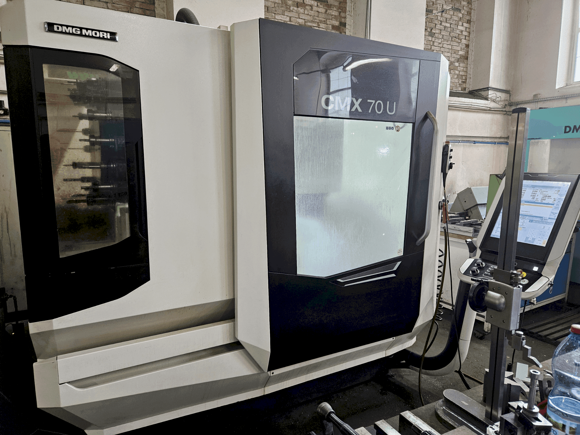 DMG MORI CMX 70U Mašinos vaizdas iš priekio