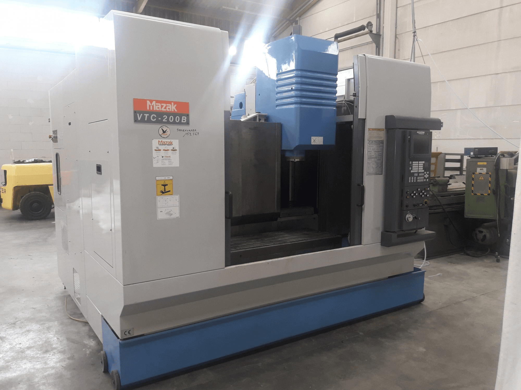 Mazak VTC-200B Mašinos vaizdas iš priekio