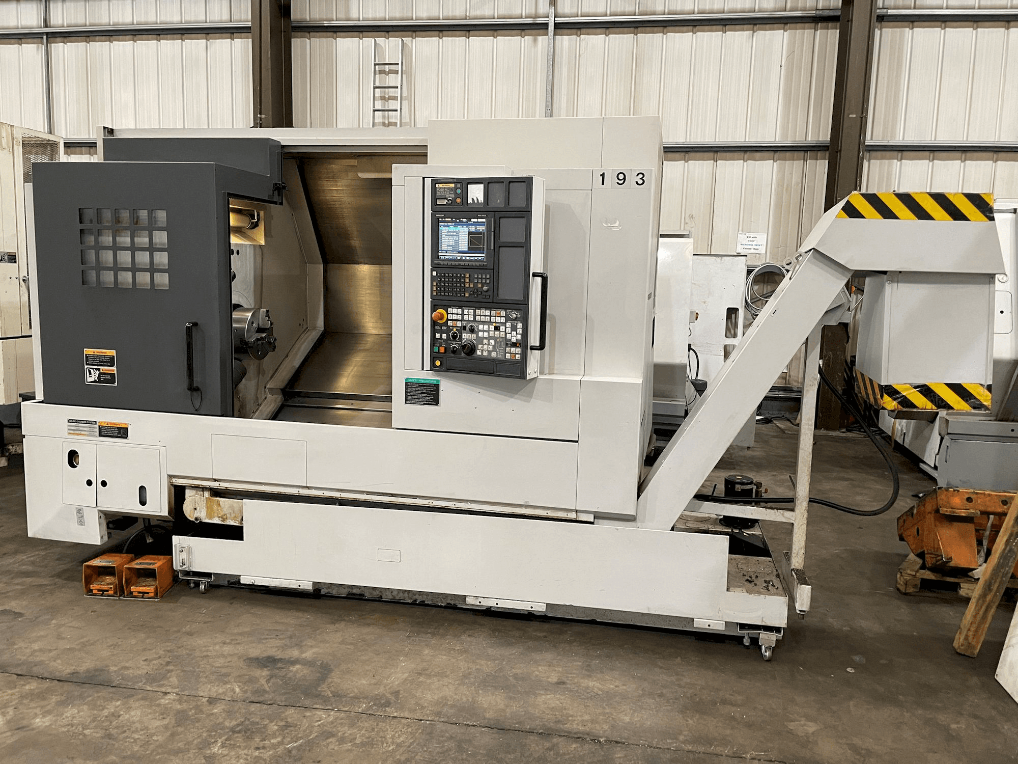 MORI SEIKI NL 2500/700 Mašinos vaizdas iš priekio