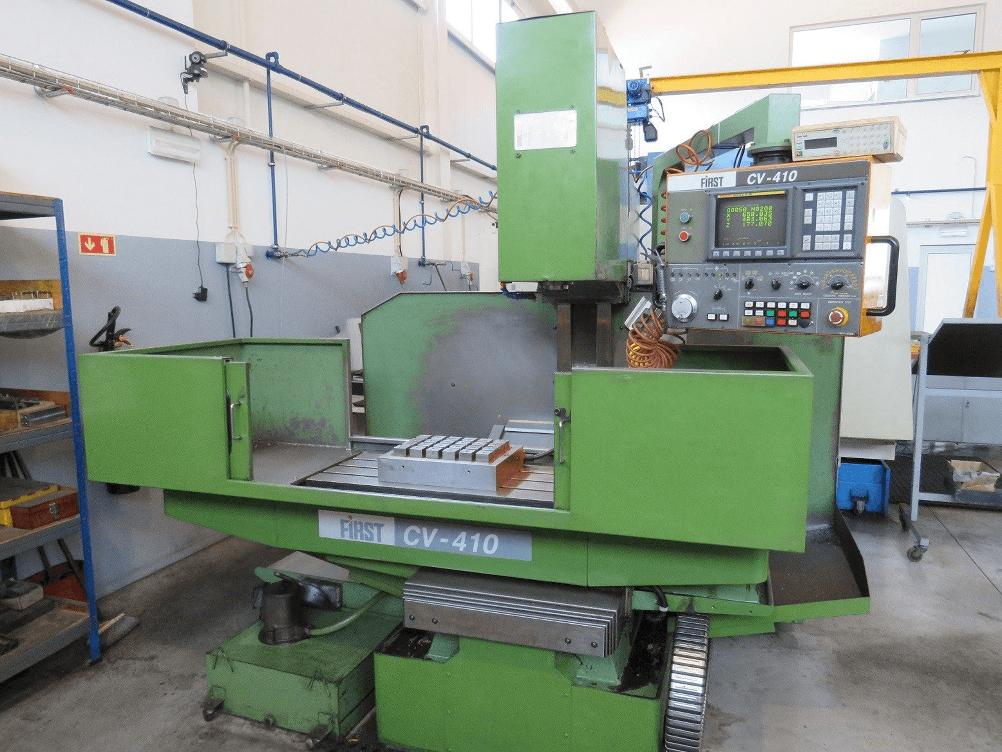 FIRST CV-410 Mašinos vaizdas iš priekio