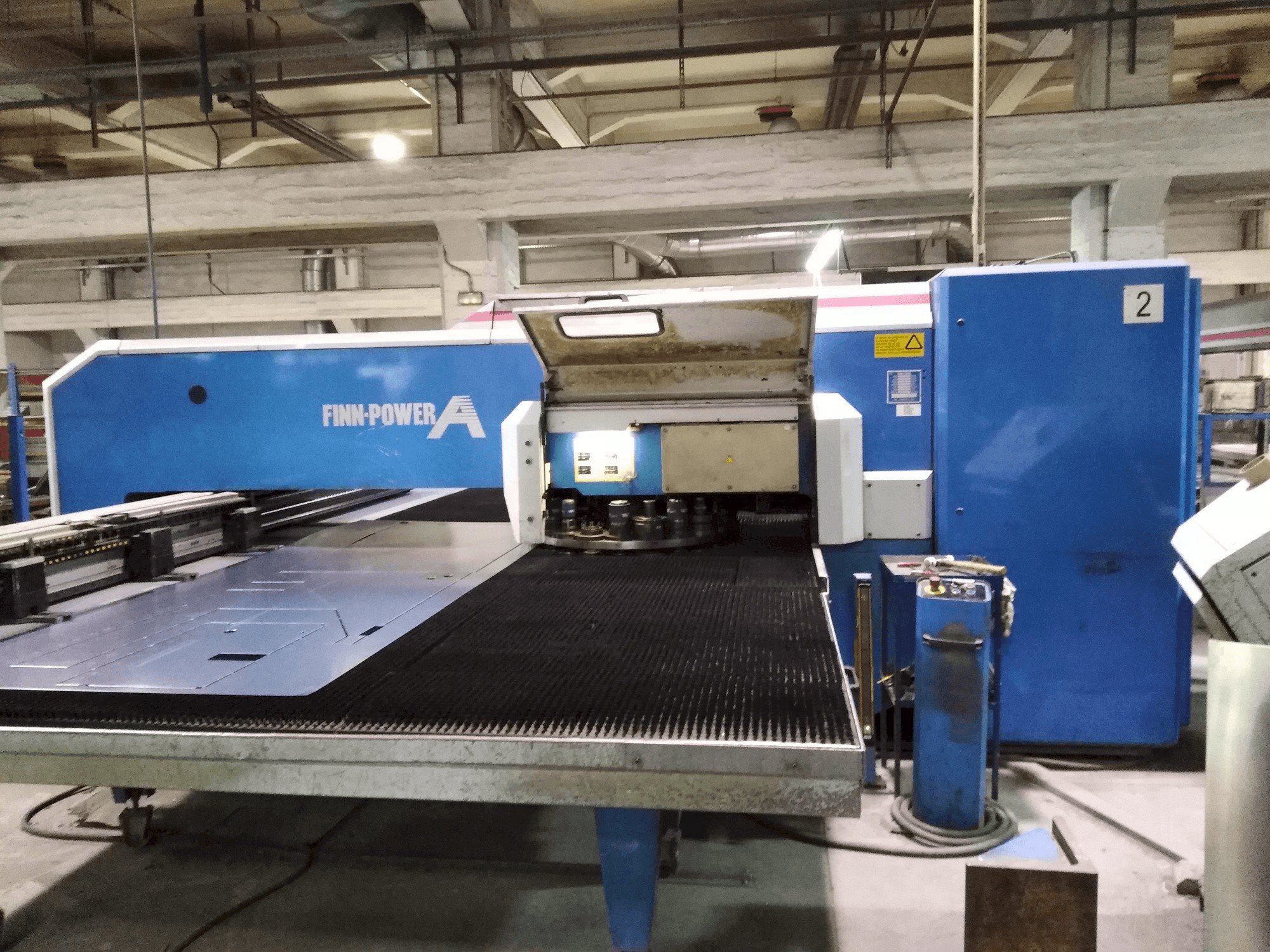 Finn-Power A5-25 SB Mašinos vaizdas iš priekio