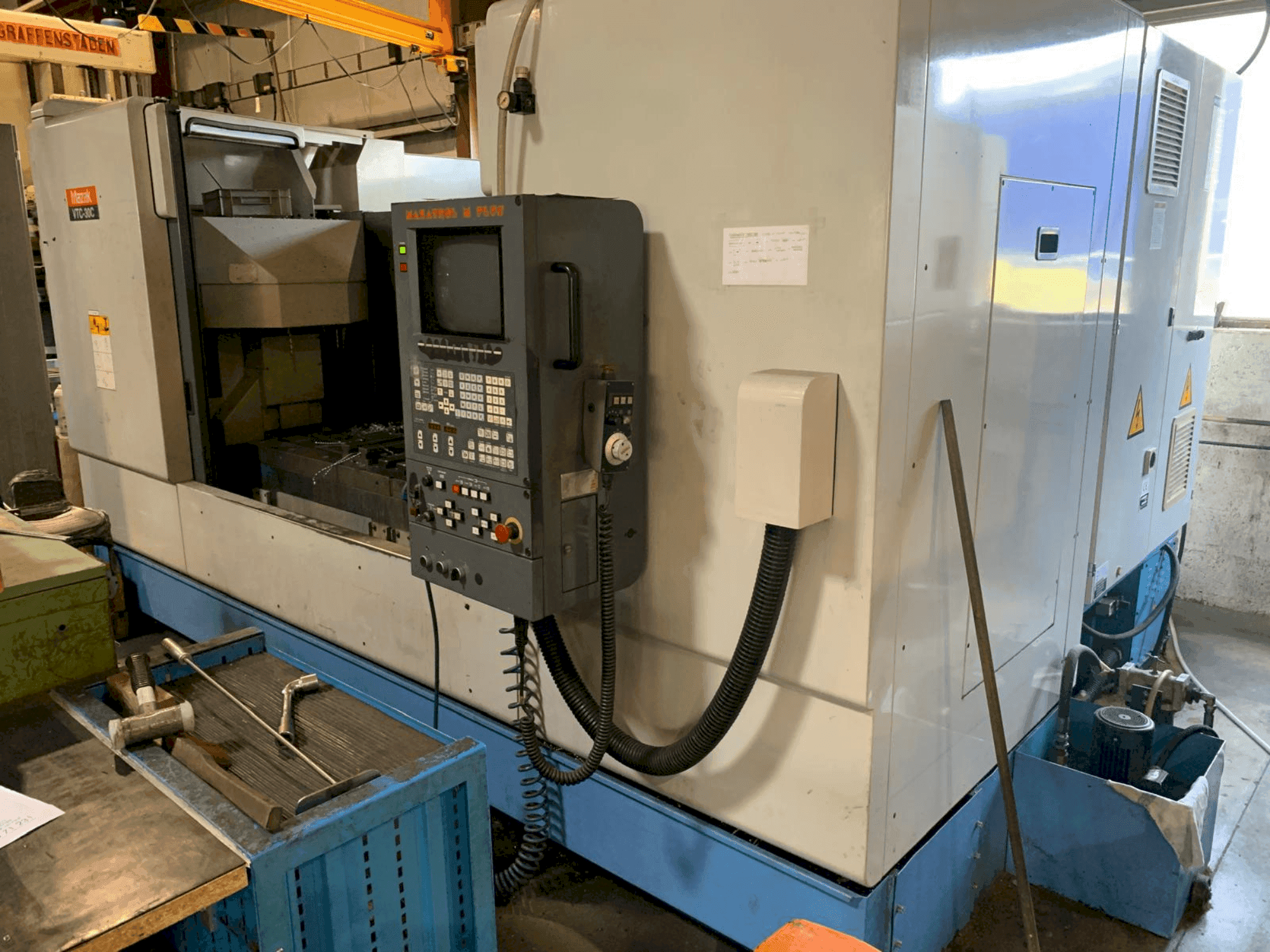 Mazak VTC 30C Mašinos vaizdas iš priekio