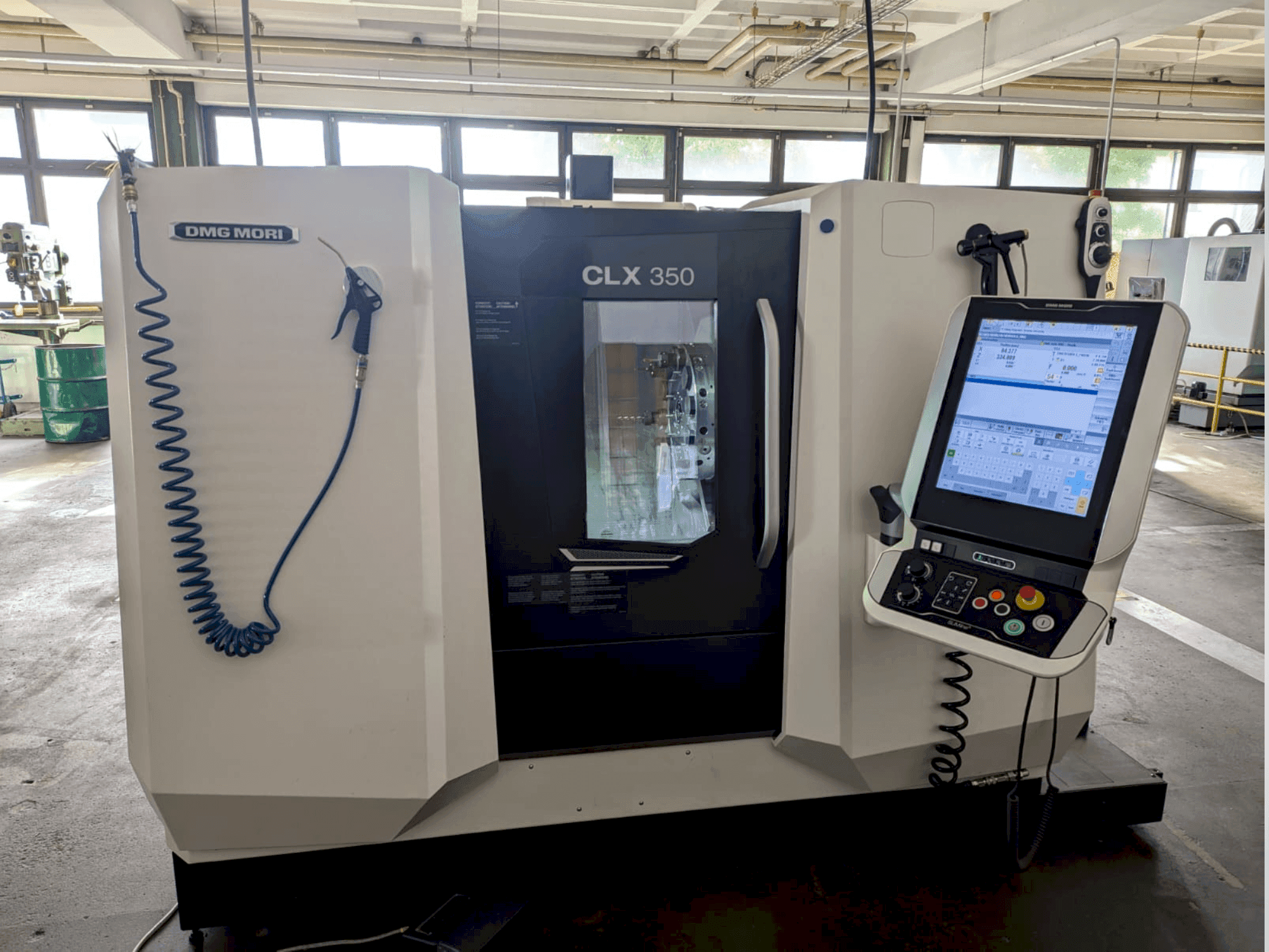 DMG MORI CLX 350 Mašinos vaizdas iš priekio