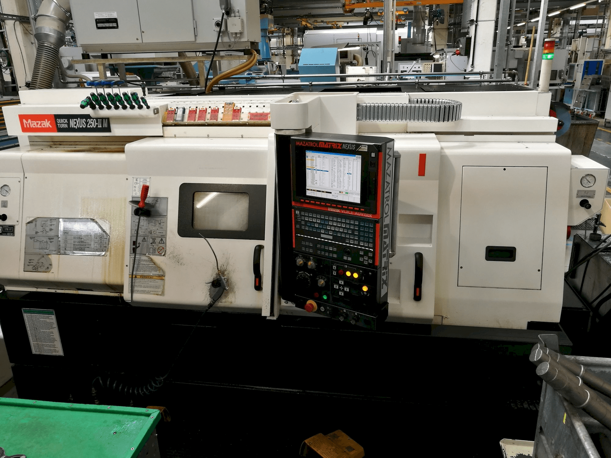 Mazak Quickturn Nexus 250-II M Mašinos vaizdas iš priekio
