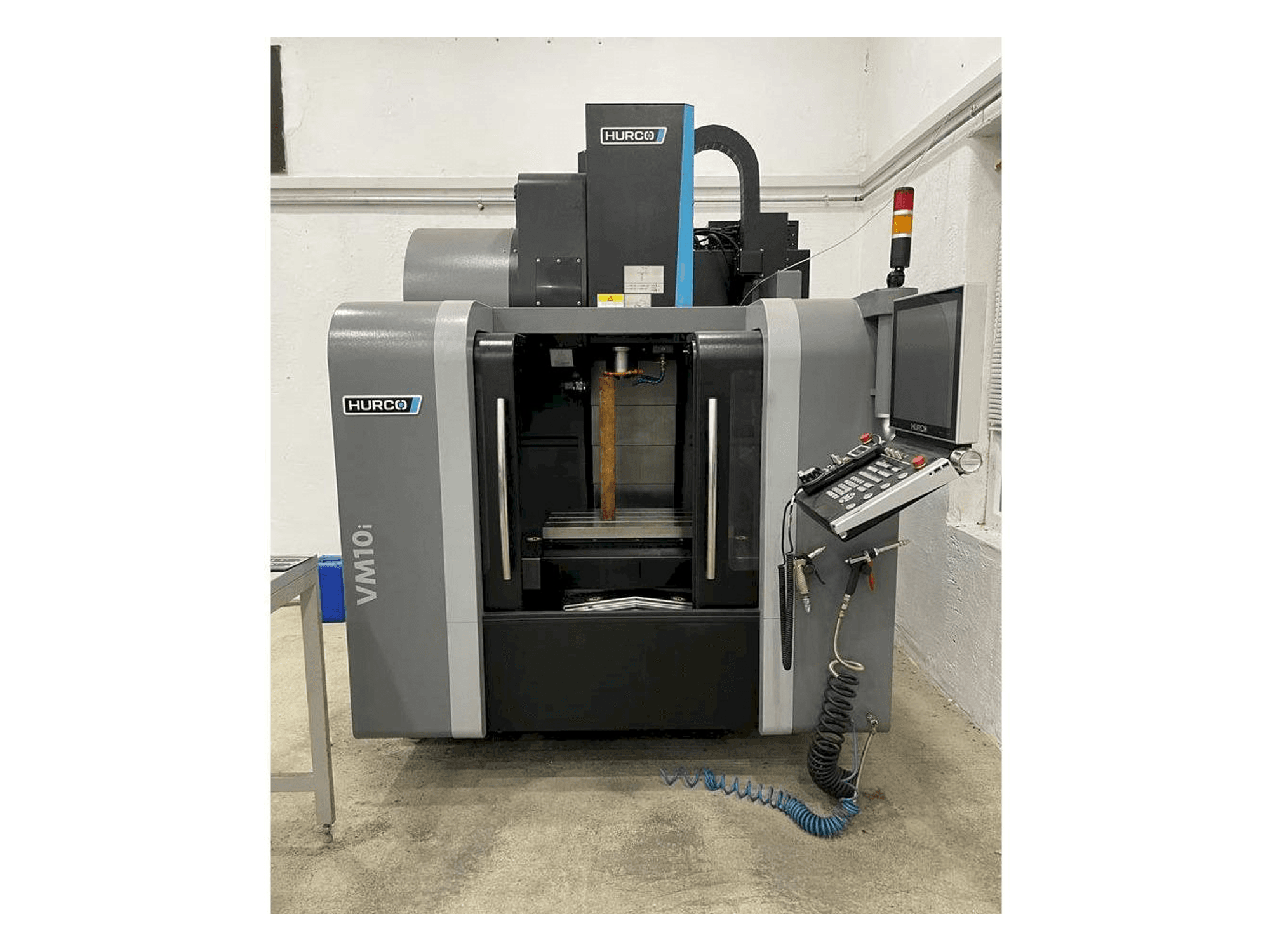 Hurco VM 10 i Mašinos vaizdas iš priekio