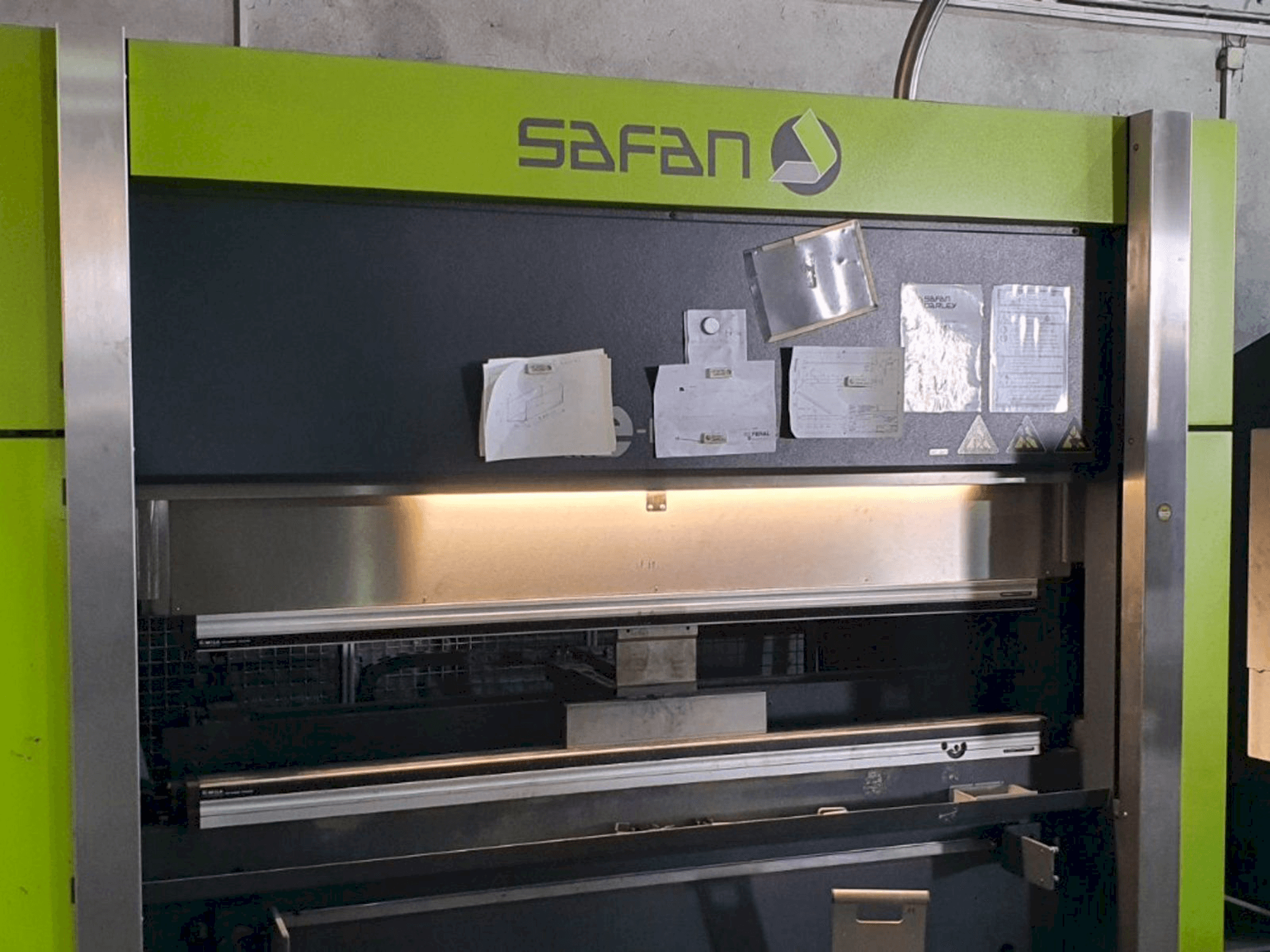 Safan E-brake 50-2050 Mašinos vaizdas iš priekio