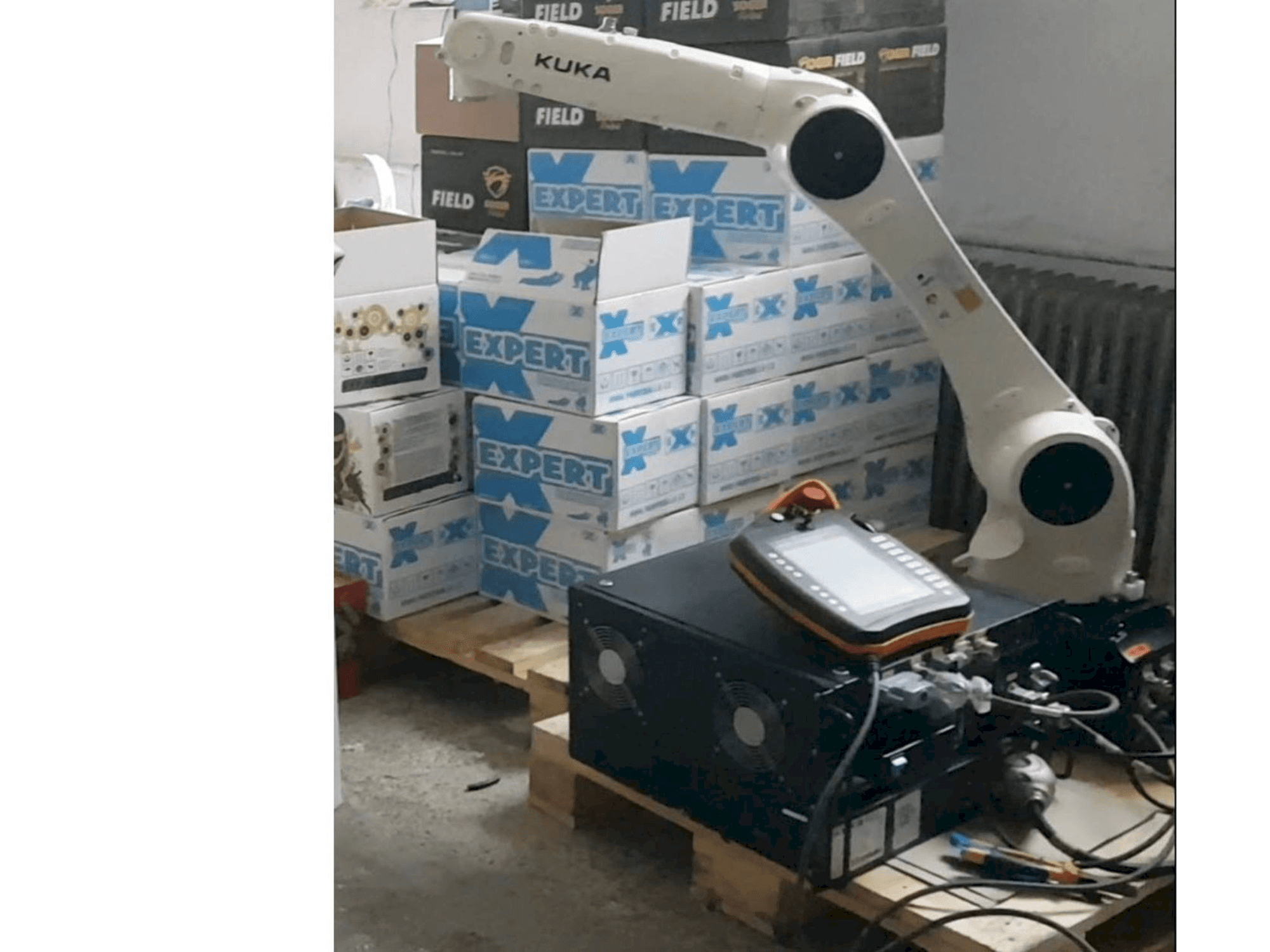 KUKA KR10 R1100 fivve Mašinos vaizdas iš priekio