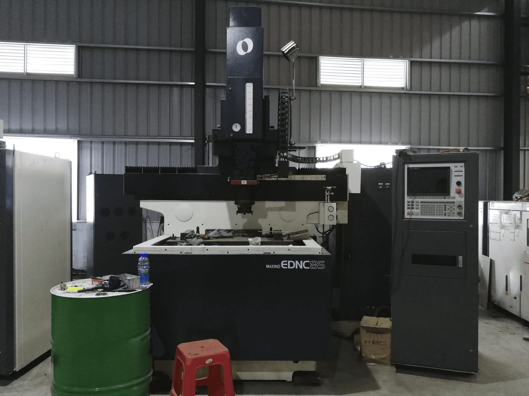 Makino EDNC85 Mašinos vaizdas iš priekio