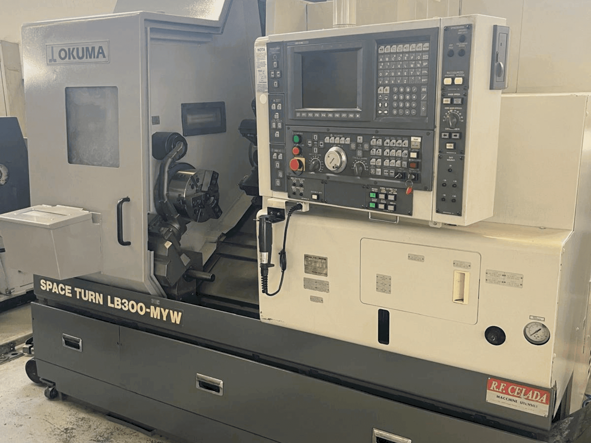 Okuma SPACE TURN LB 300 MYW Mašinos vaizdas iš priekio