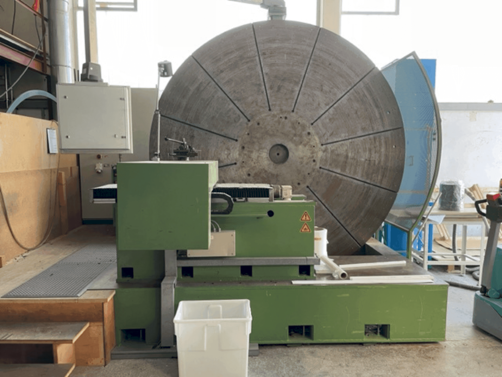IRLE Facing Lathe Mašinos vaizdas iš priekio