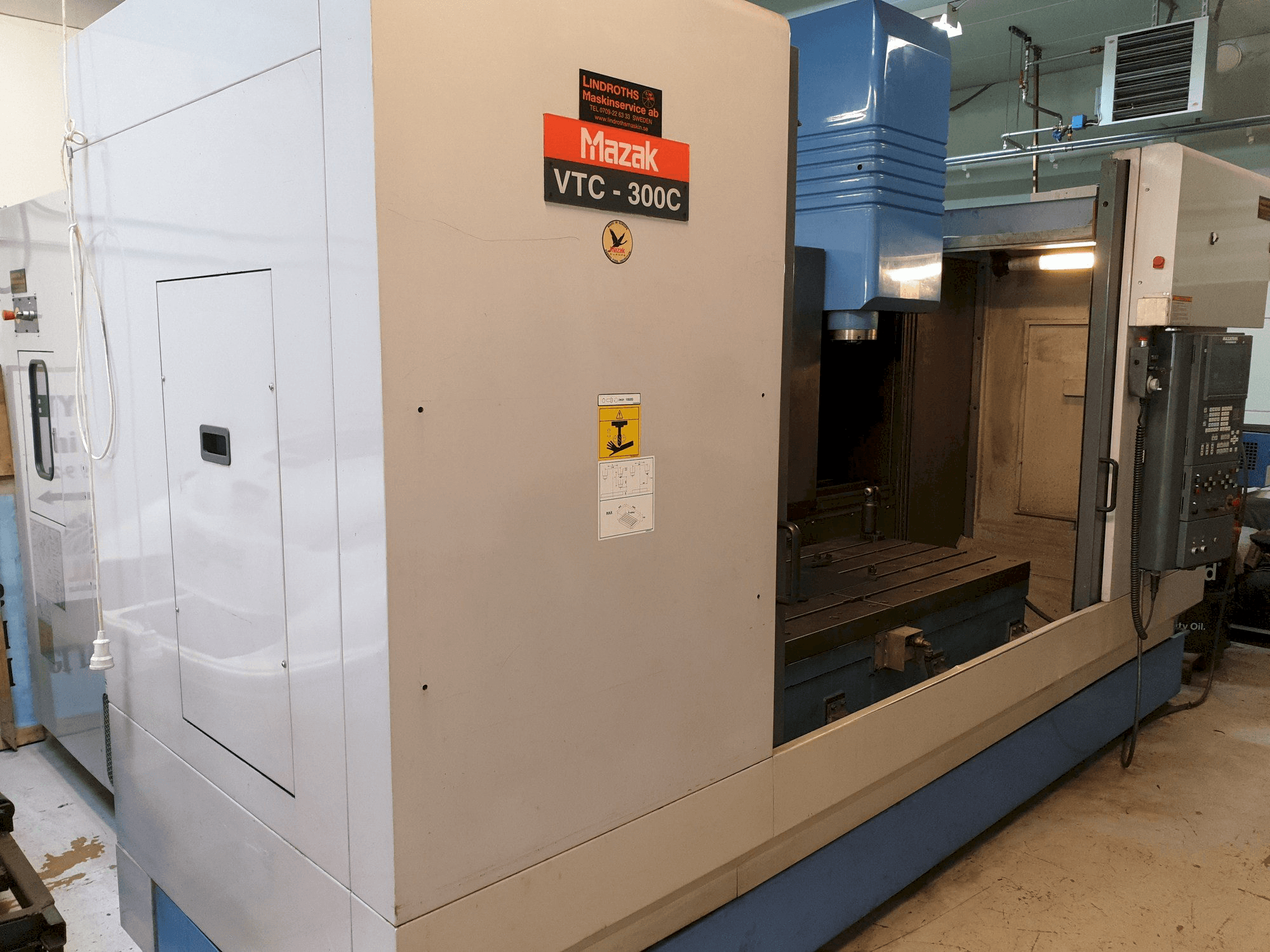 Mazak VTC-300C Mašinos vaizdas iš kairės pusės