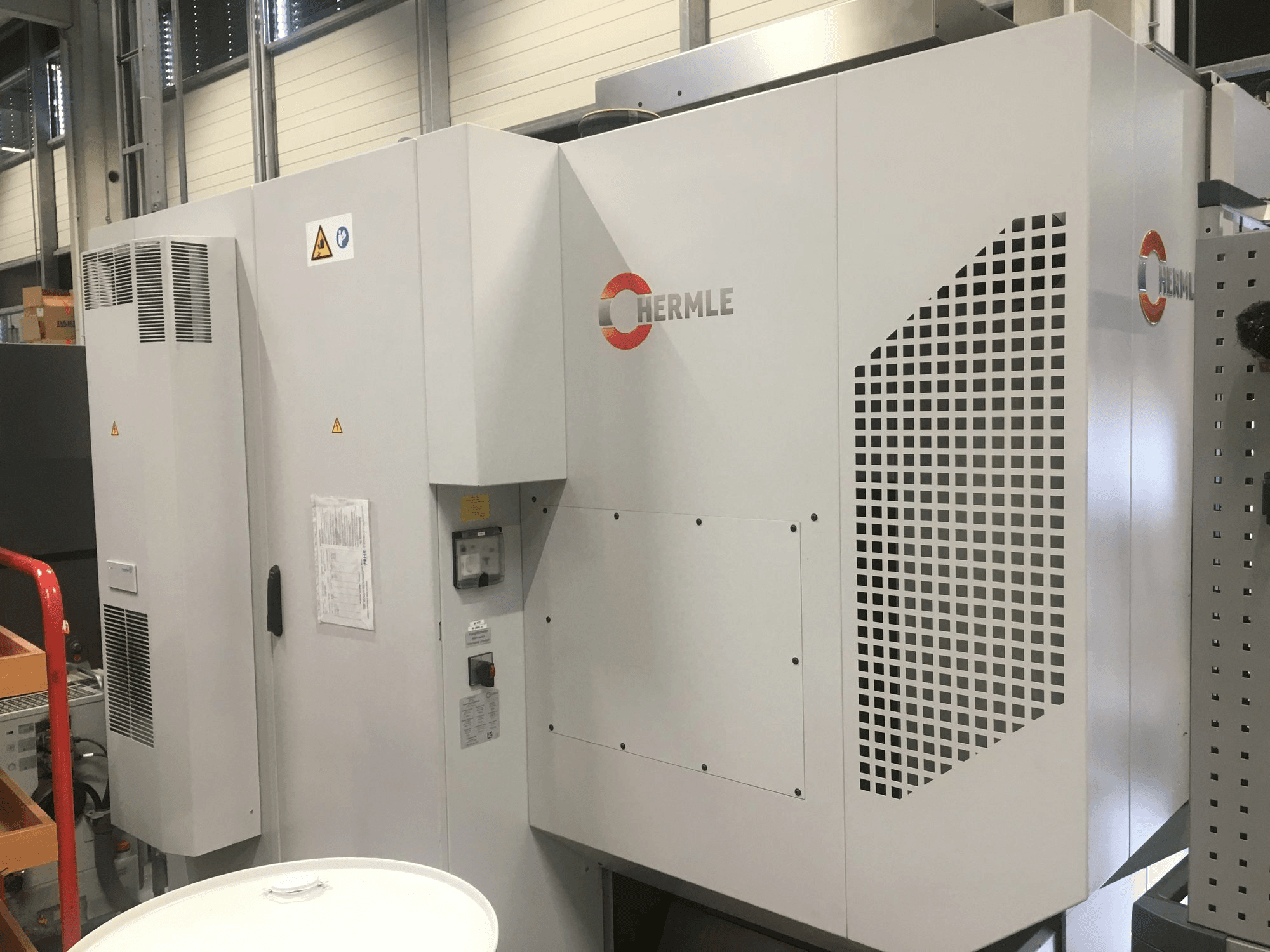 HERMLE C400 U Mašinos vaizdas iš priekio