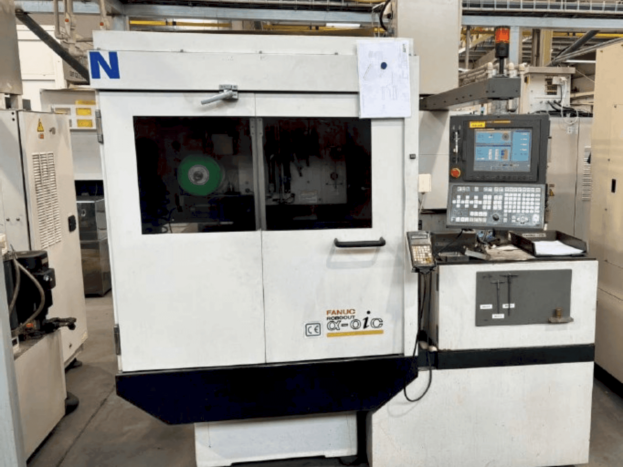 FANUC Robocut alpha-0iC Mašinos vaizdas iš priekio