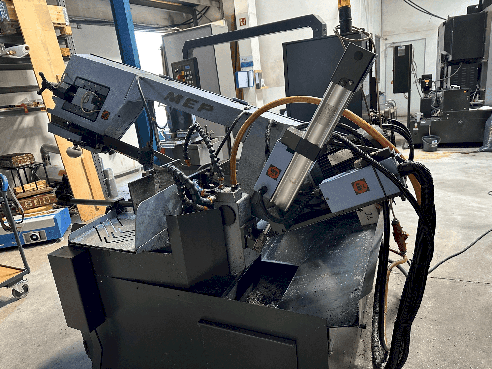 MEP SHARK 330 NC eco Mašinos vaizdas iš priekio