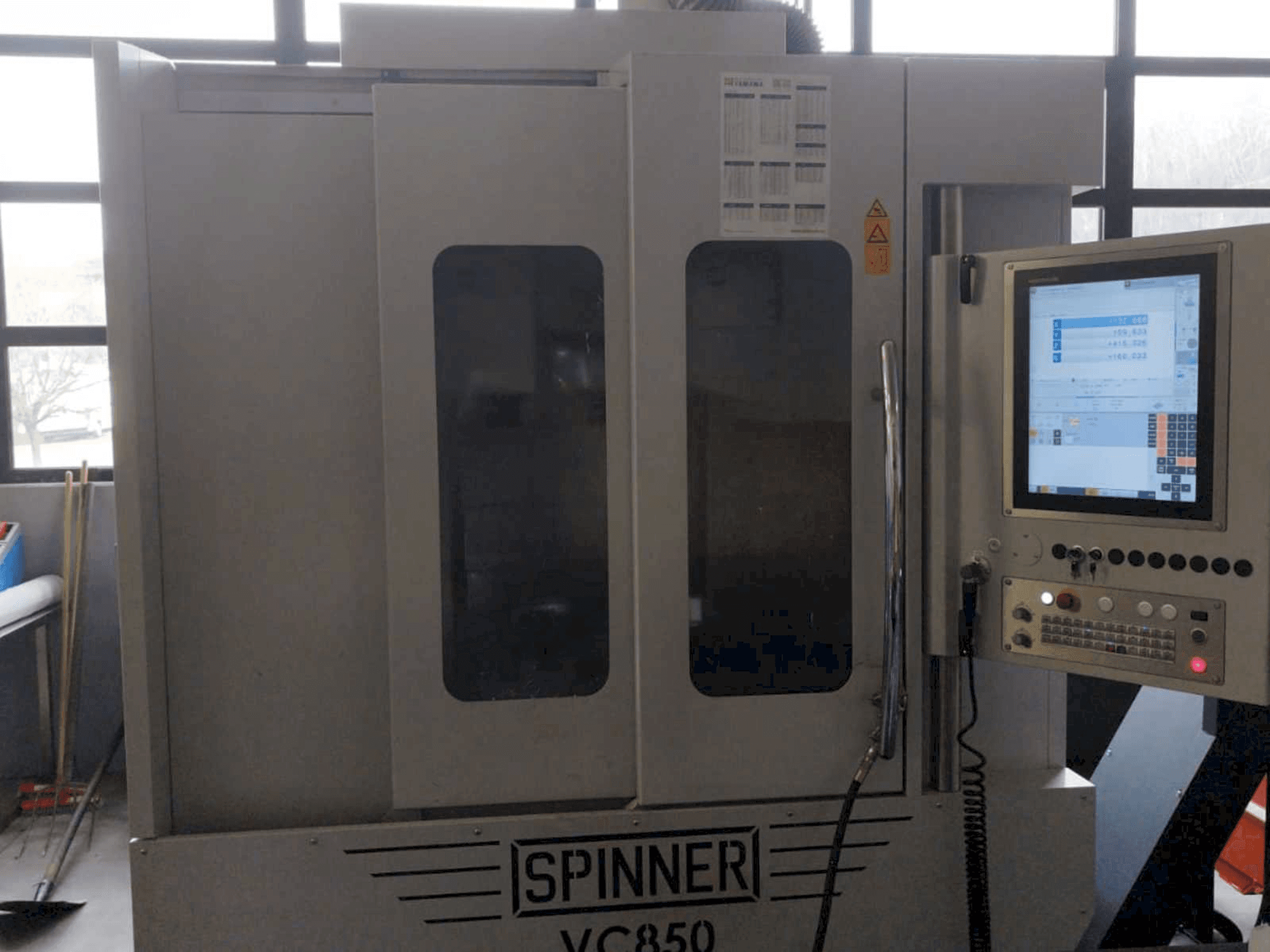 SPINNER VC 850 Mašinos vaizdas iš priekio