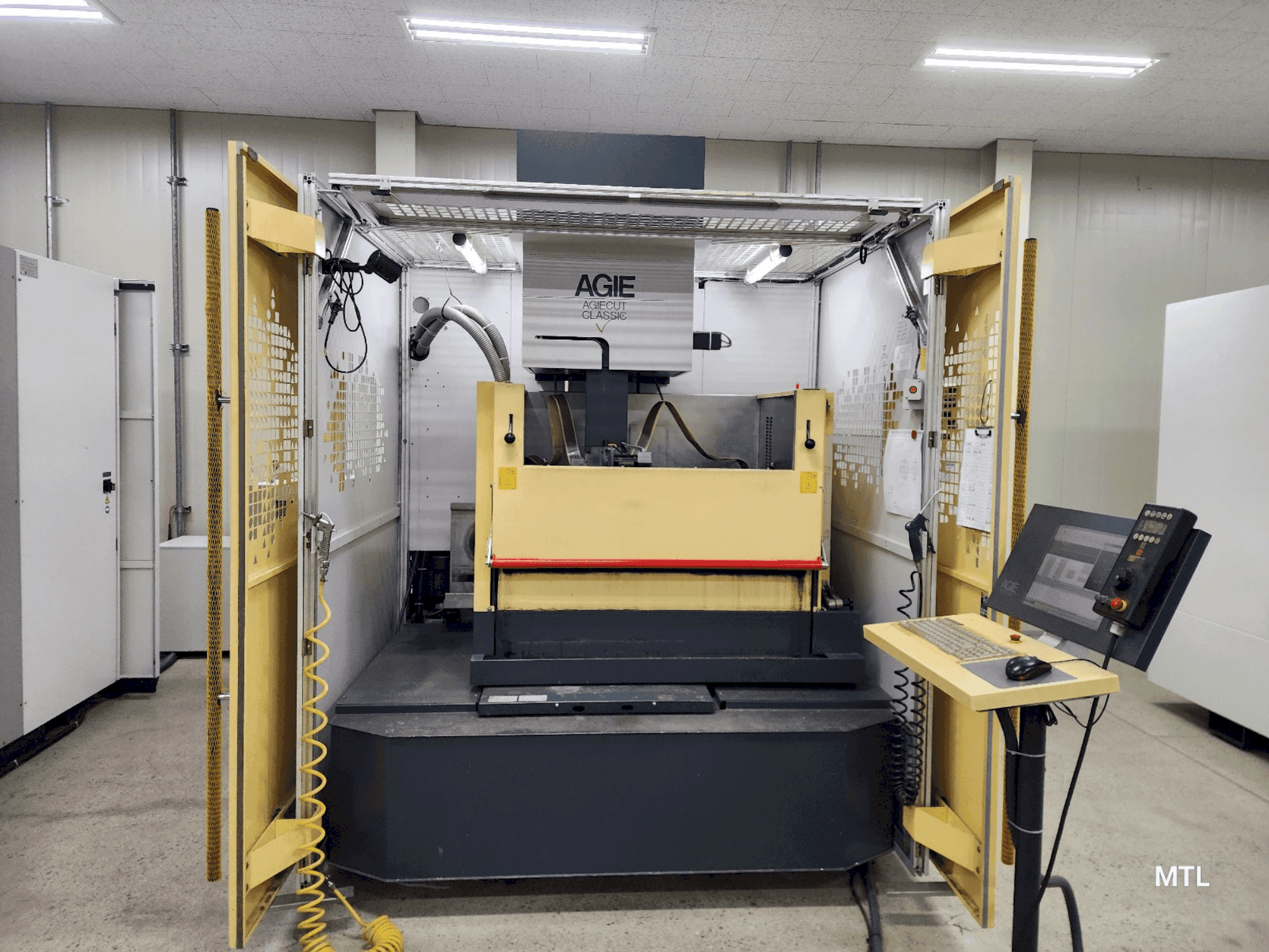 AgieCharmilles Agiecut Classic V3 Mašinos vaizdas iš priekio