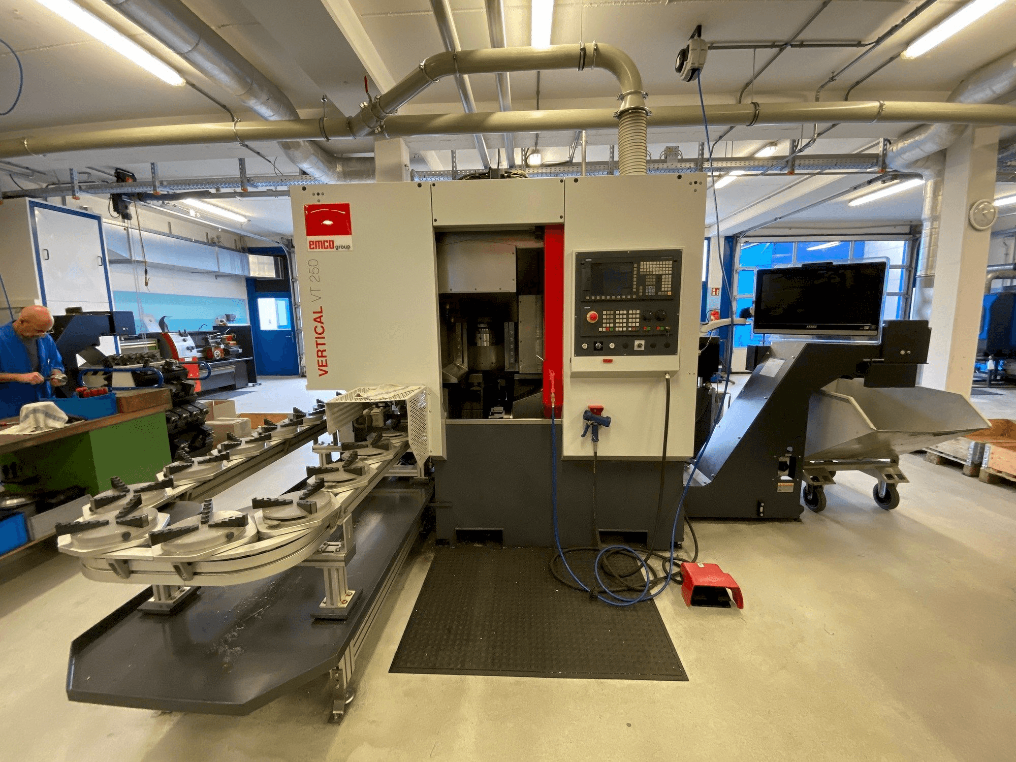 EMCO VT250 Mašinos vaizdas iš priekio