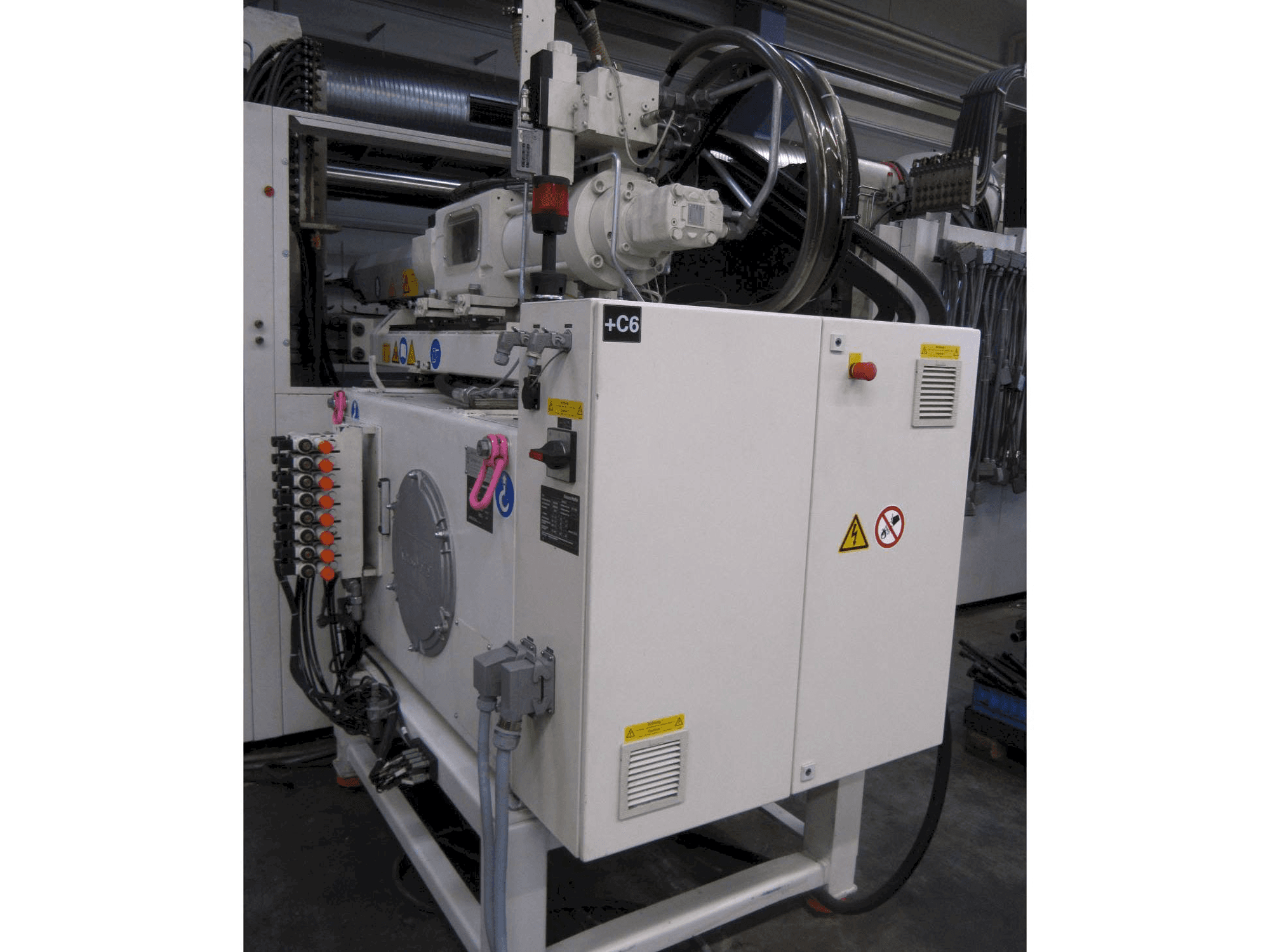 Krauss Maffei 750 BO L Mašinos vaizdas iš priekio