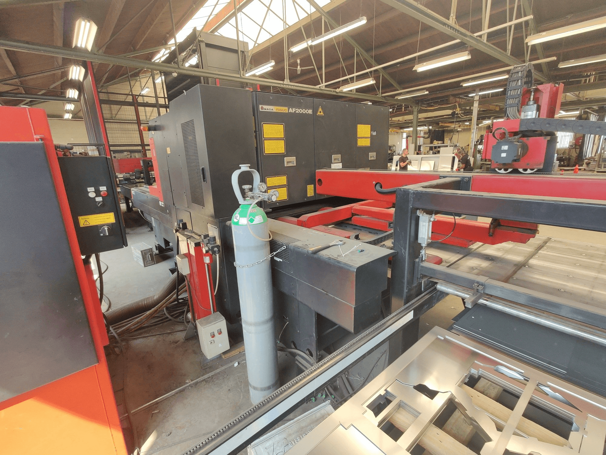 AMADA LC 2415 A3 Mašinos vaizdas iš priekio