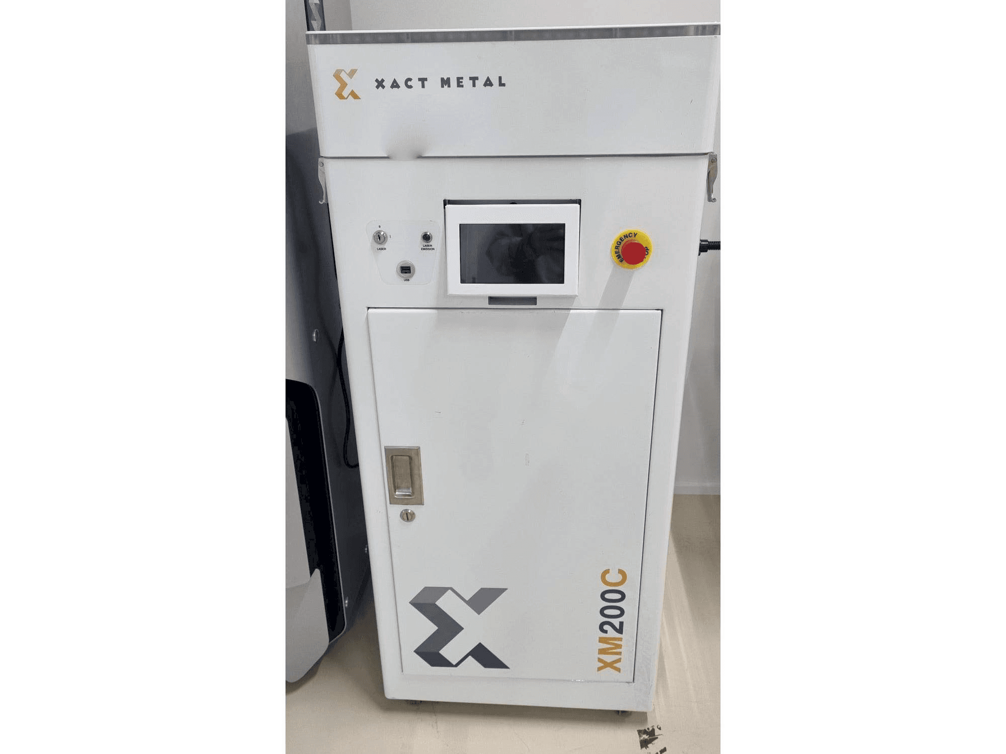 XACT METAL XM200C-E Mašinos vaizdas iš priekio