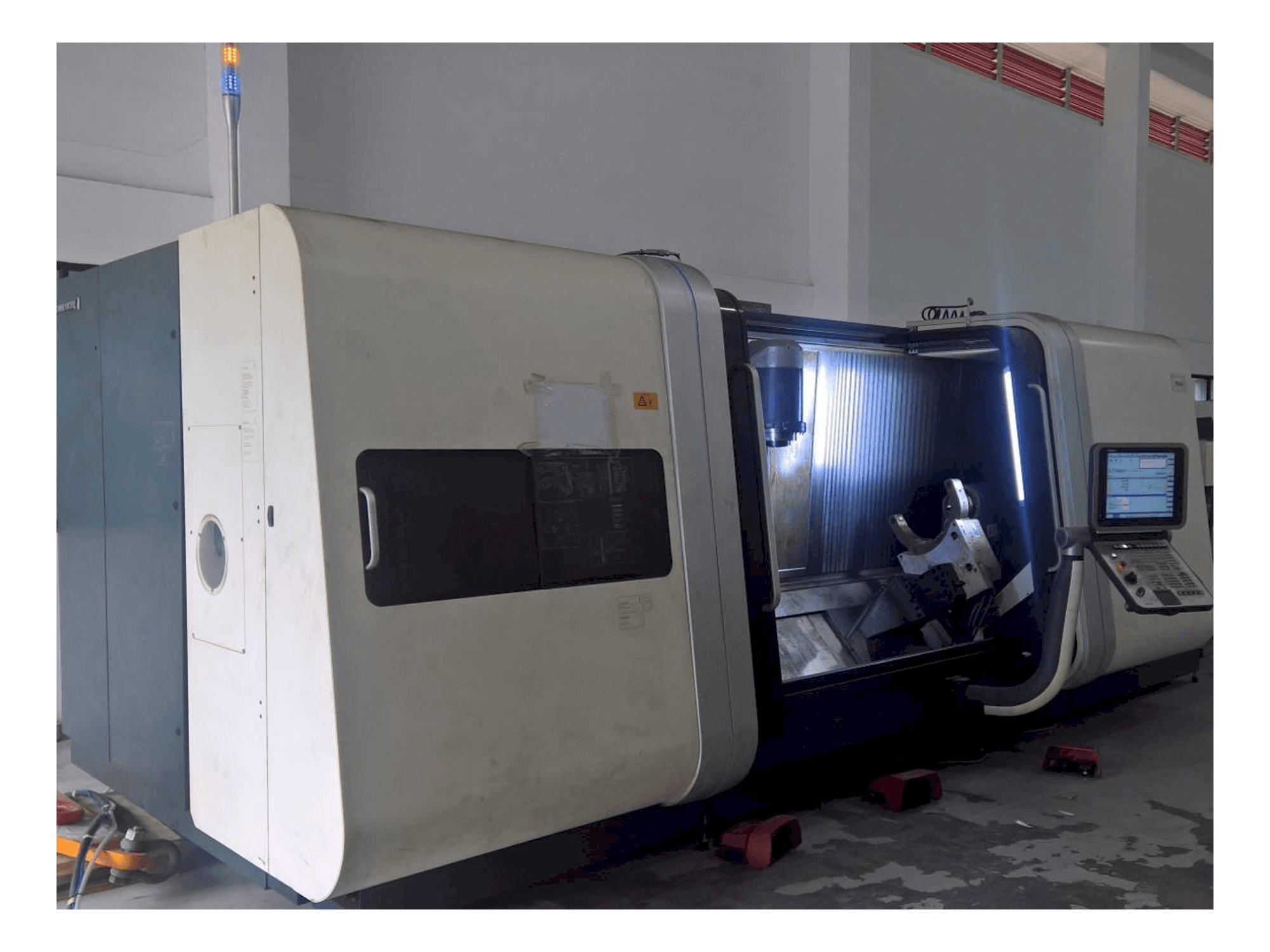 DMG MORI CTX Beta 2000 TC Mašinos vaizdas iš priekio