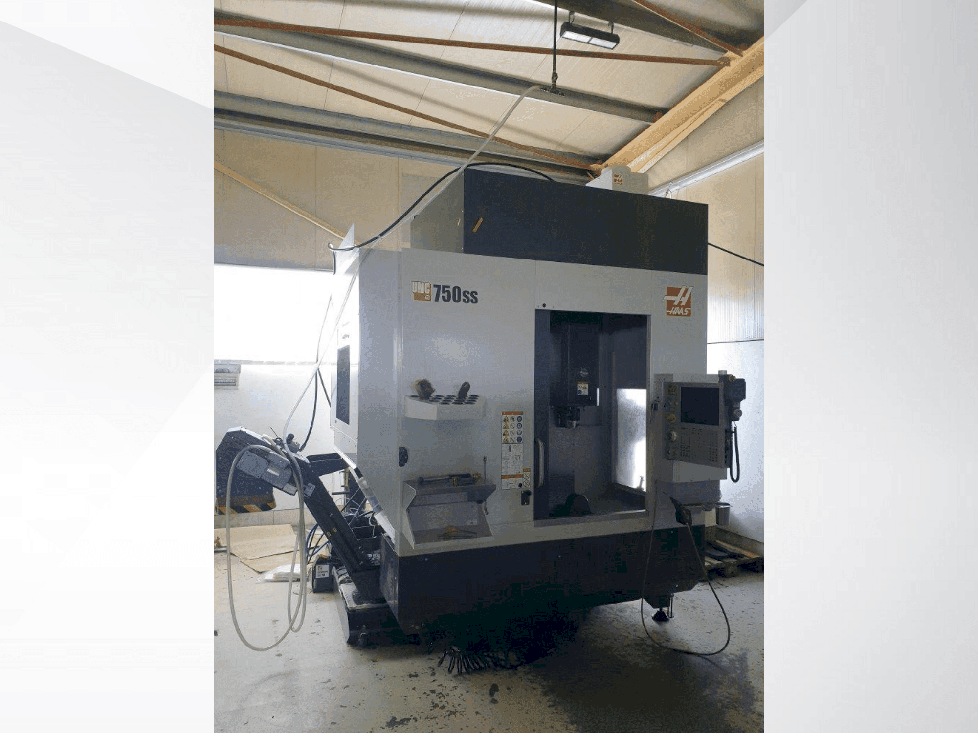 HAAS UMC-750SS Mašinos vaizdas iš priekio