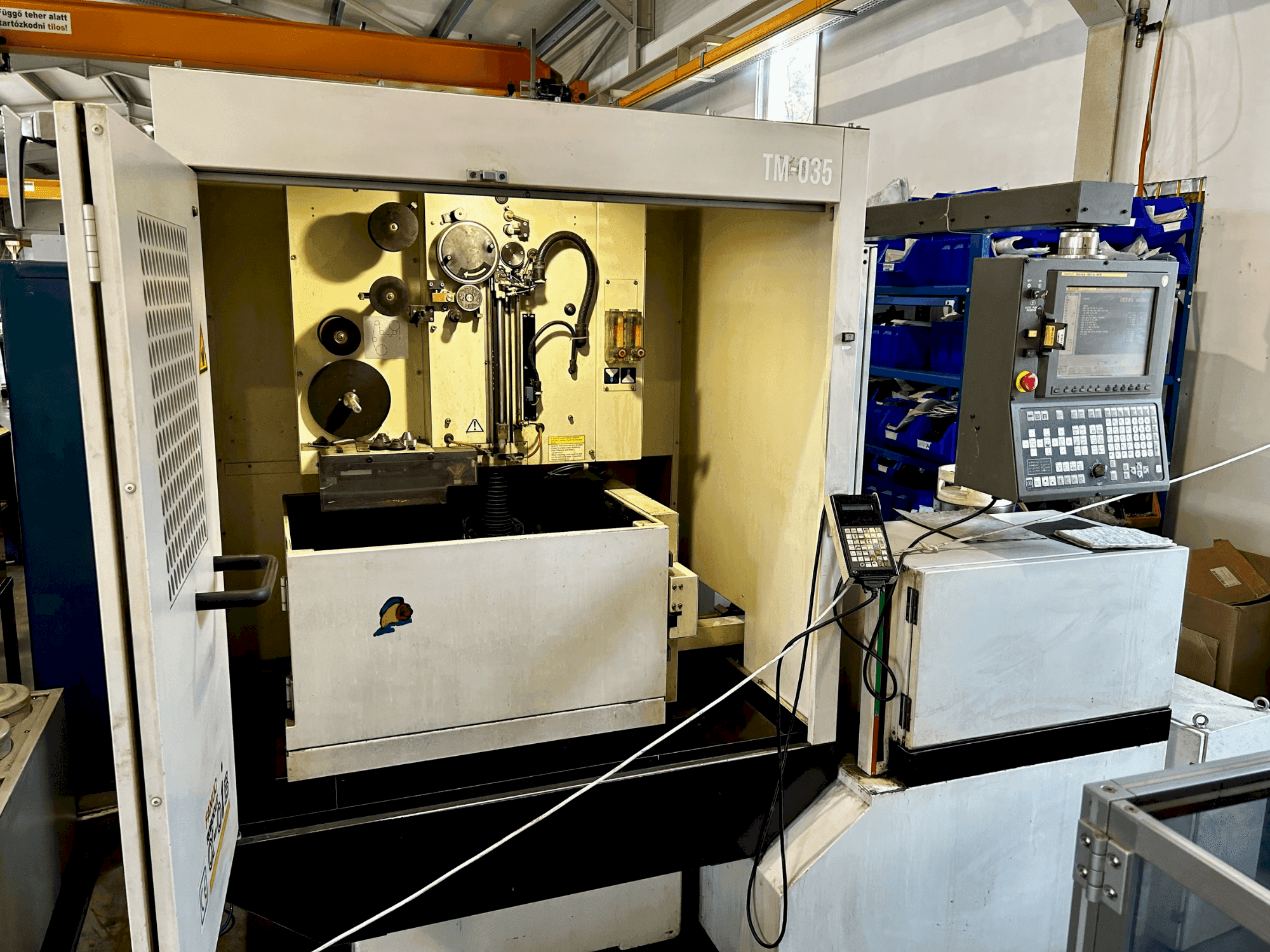 FANUC Robocut α-0iB Mašinos vaizdas iš priekio