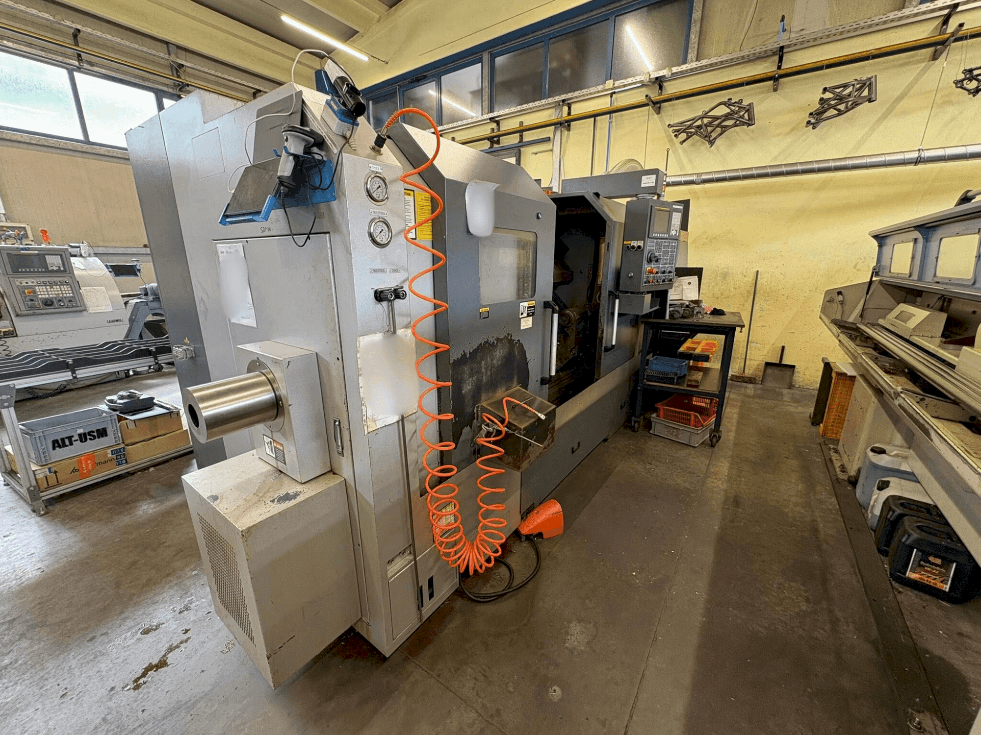 Leadwell T7-M Mašinos vaizdas iš priekio