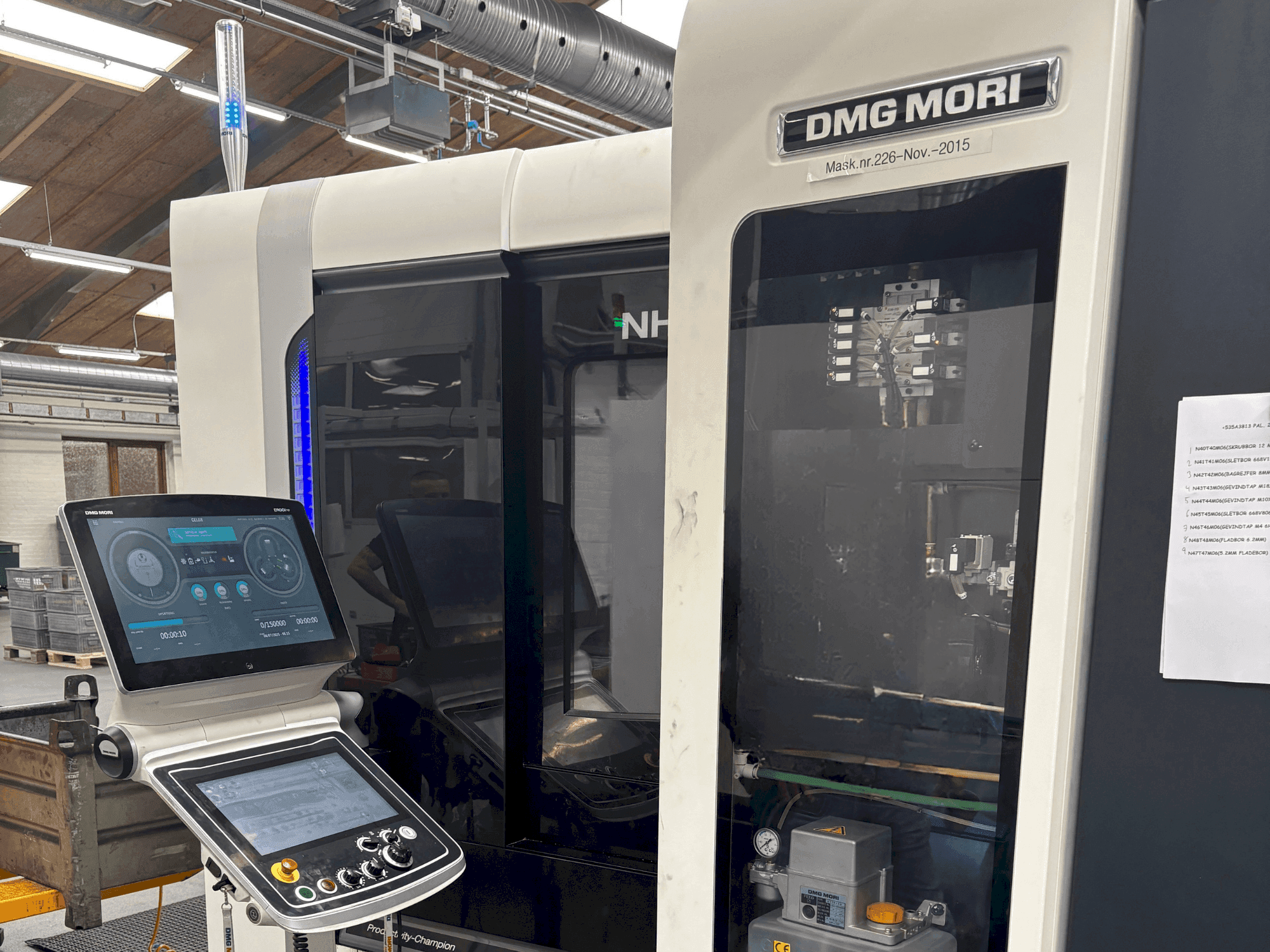 DMG MORI NHX 4000 Mašinos vaizdas iš priekio