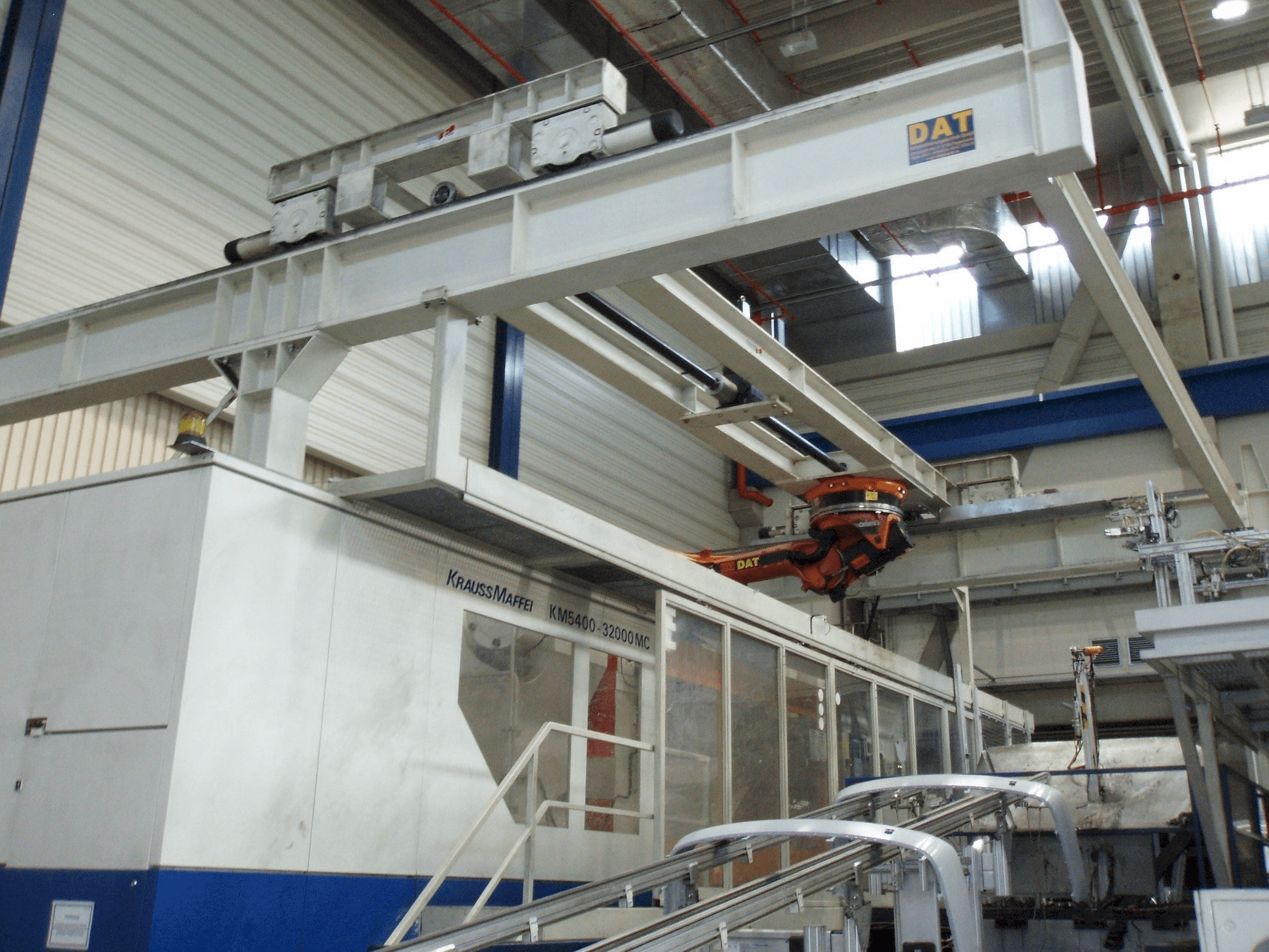 Krauss Maffei 5400-32000 MC Mašinos vaizdas iš priekio