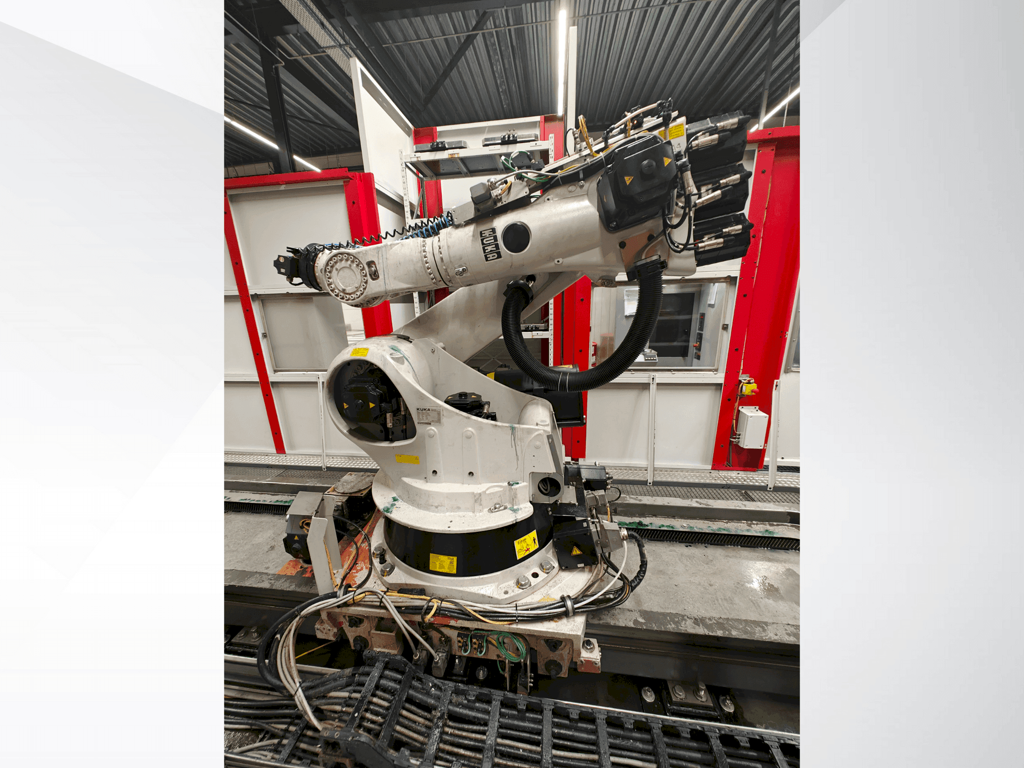 KUKA KR 270-2 Mašinos vaizdas iš priekio