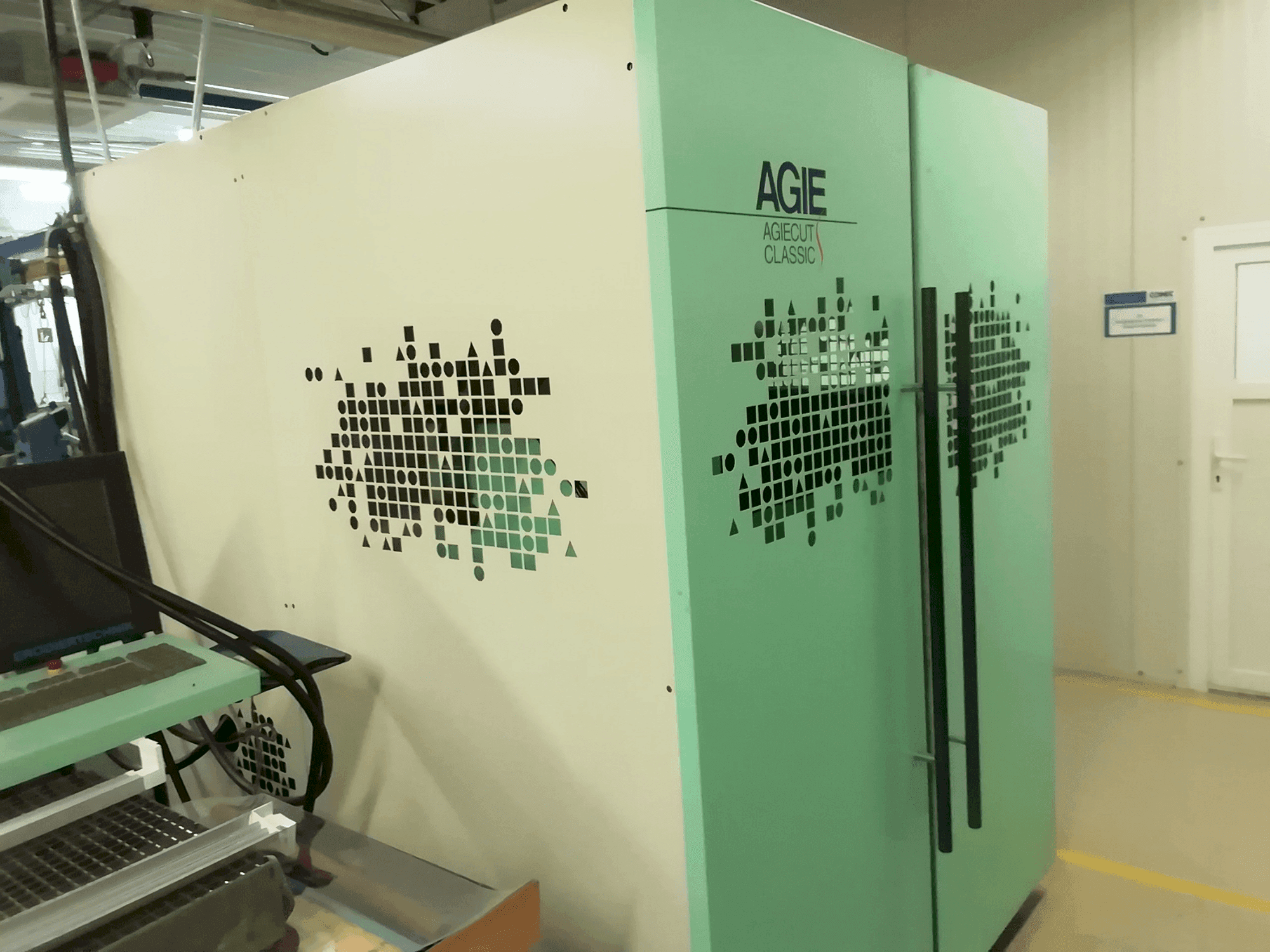 AGIE Agiecut Mašinos vaizdas iš priekio