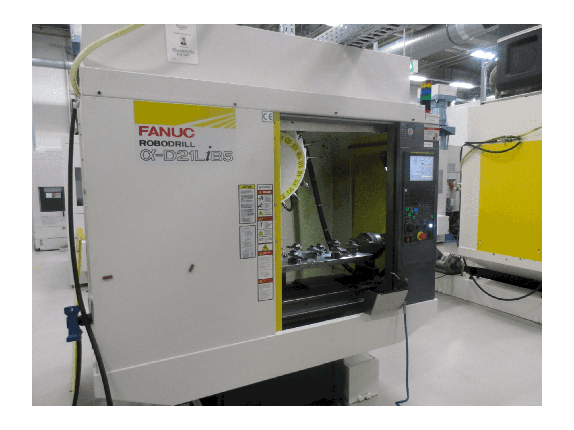 FANUC ROBODRILL Alpha D21LiB5 Mašinos vaizdas iš priekio