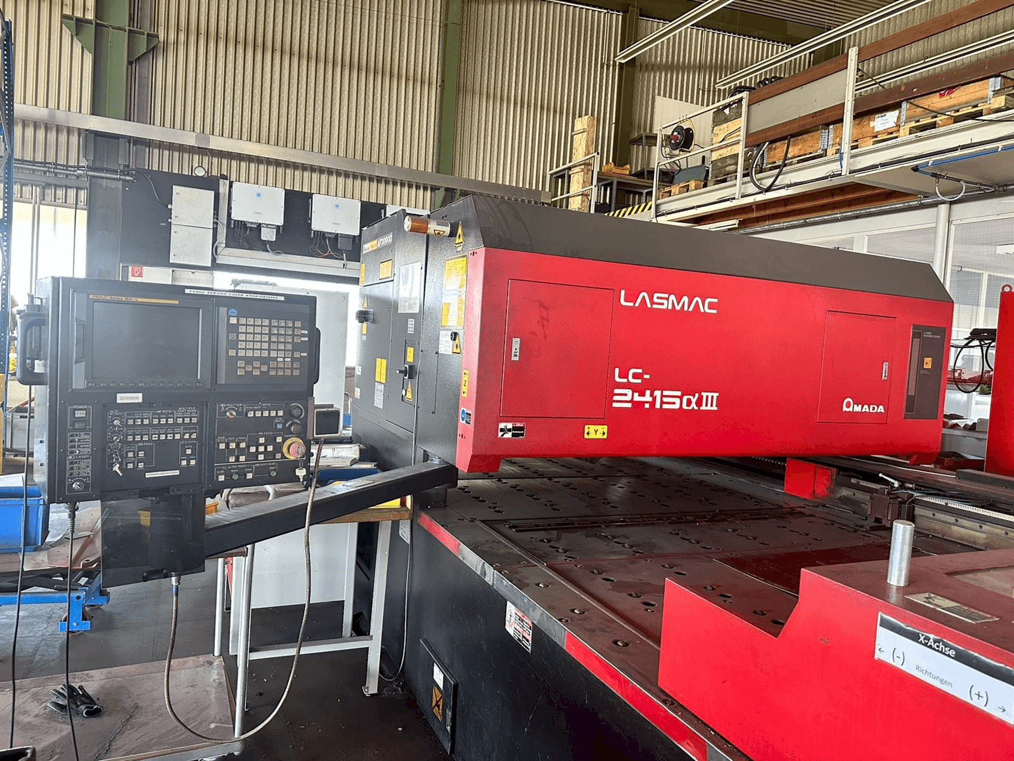 AMADA LC2415 A3 Mašinos vaizdas iš priekio