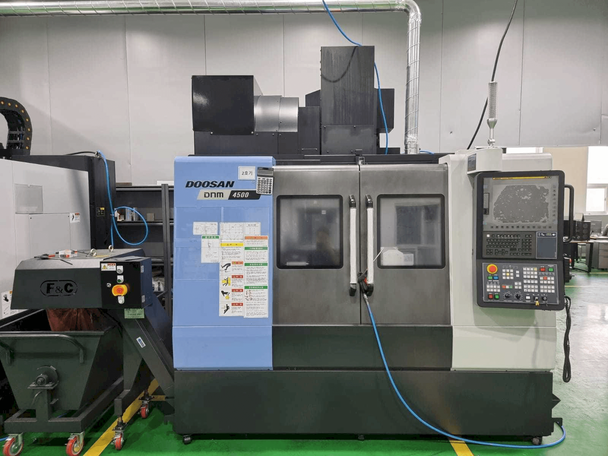 Doosan DNM 4500 Mašinos vaizdas iš priekio