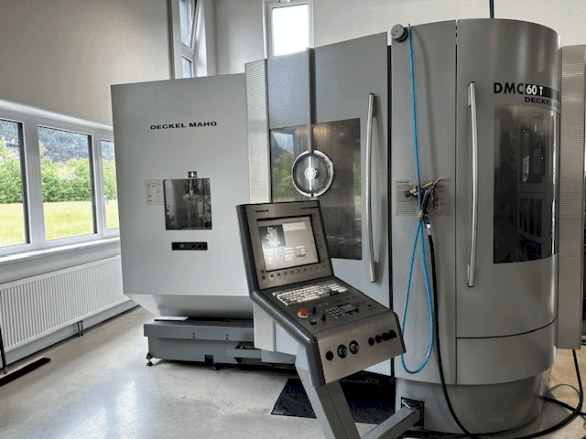DMG DECKEL MAHO DMC 60T Mašinos vaizdas iš priekio