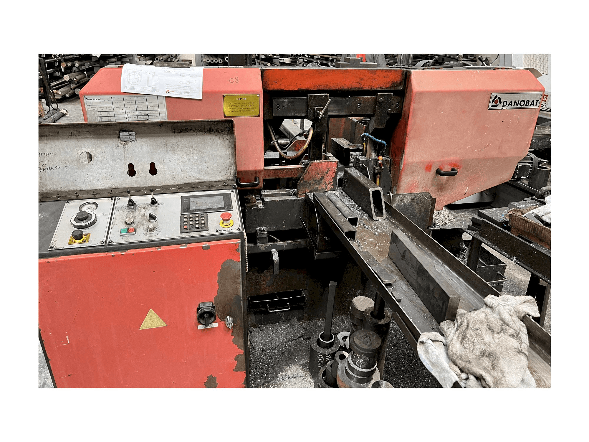 DANOBAT CR 260 AF CN Mašinos vaizdas iš priekio