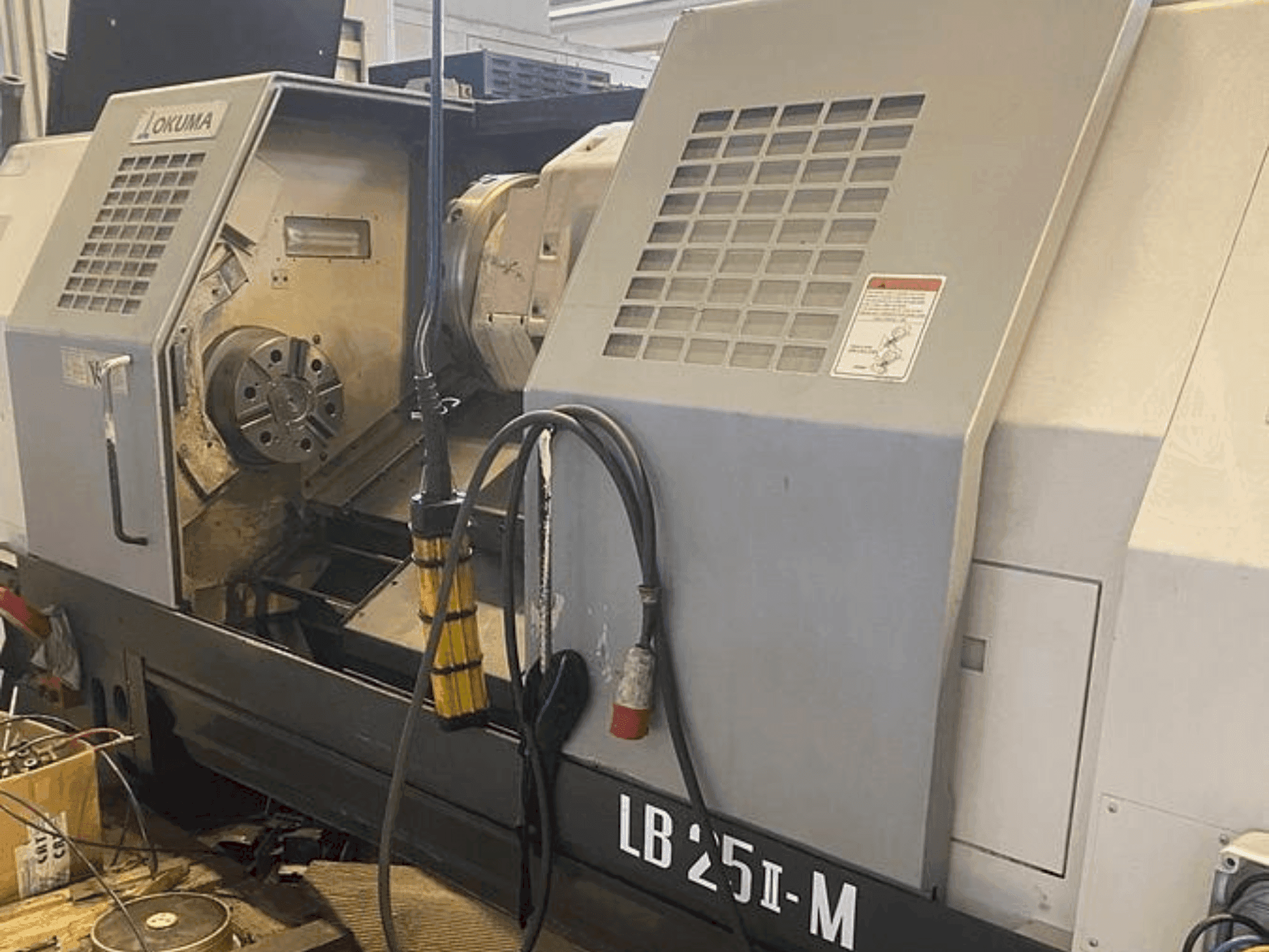 Okuma LB 25 II-M Mašinos vaizdas iš priekio