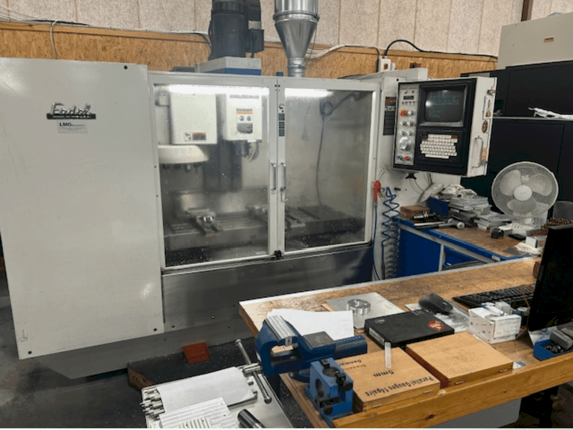 FADAL 906-1 Mašinos vaizdas iš priekio