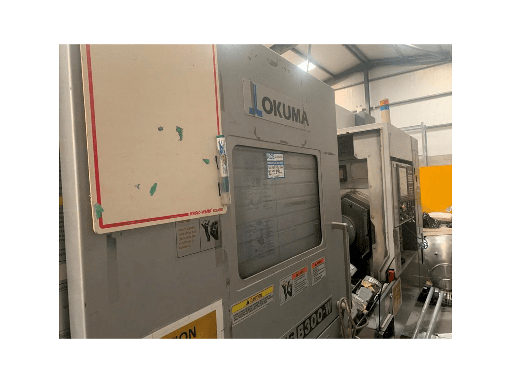 Okuma Multus B-300W Mašinos vaizdas iš priekio