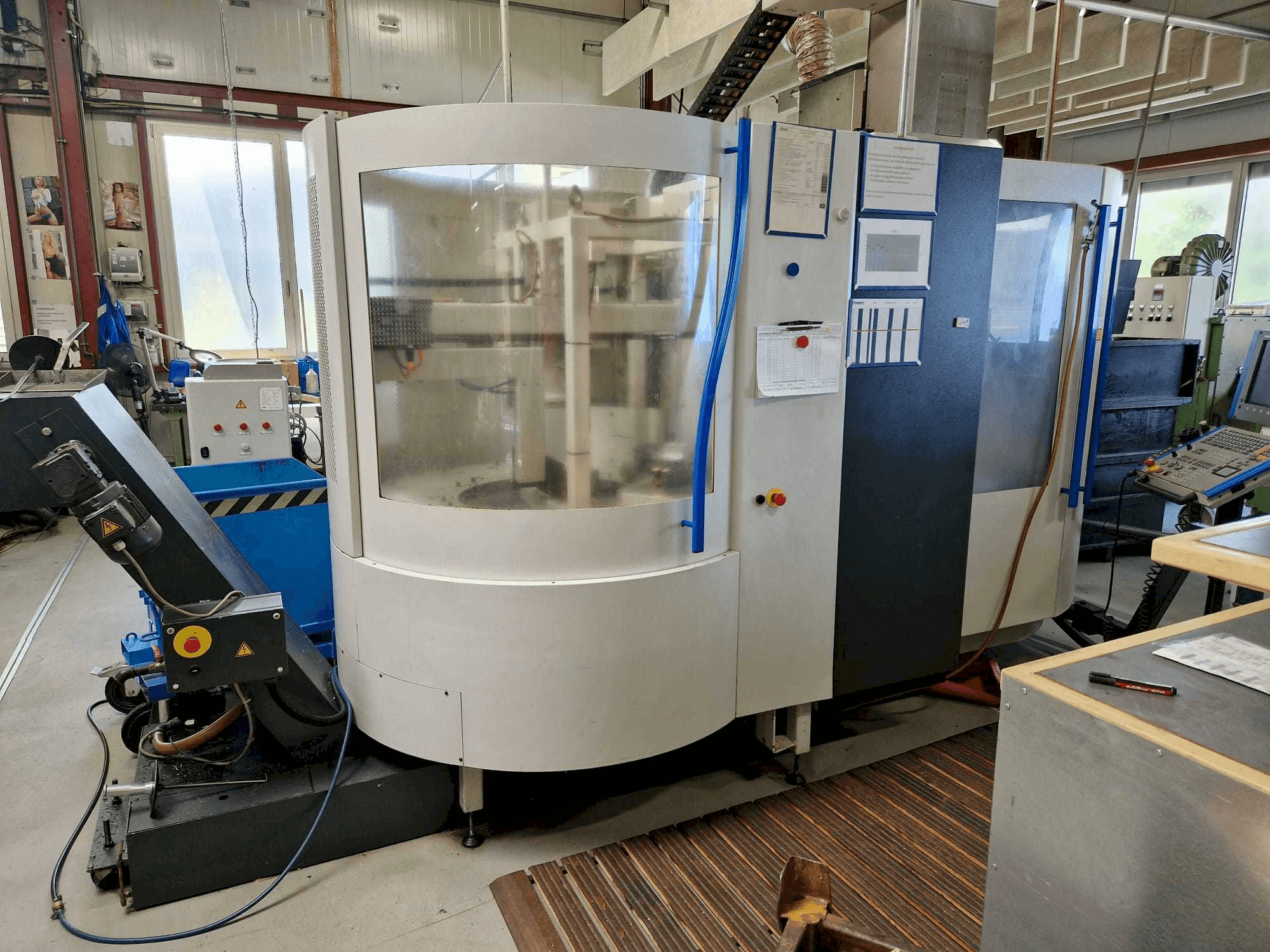 MIKRON UCP600 Vario Mašinos vaizdas iš priekio