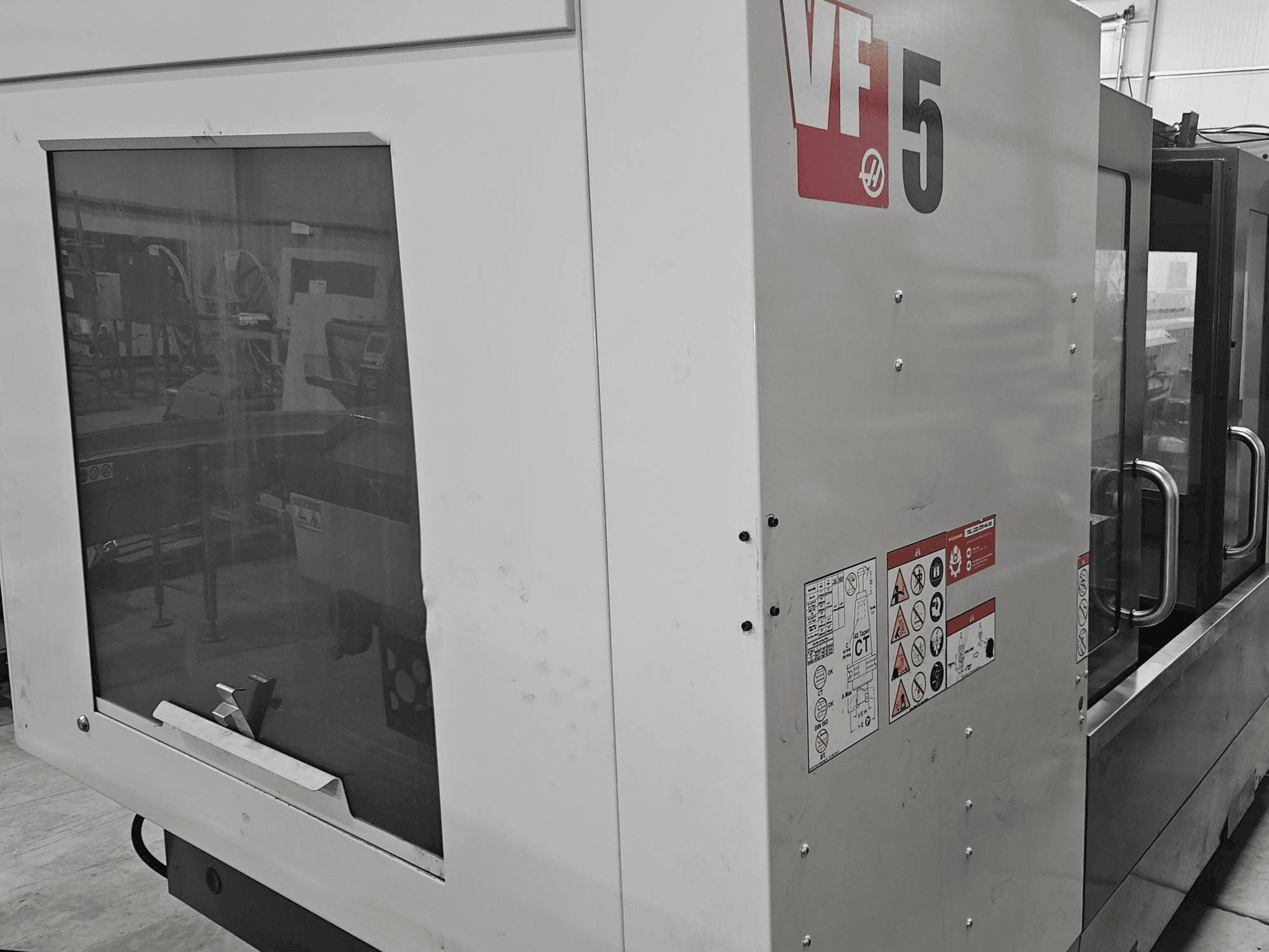 HAAS VF-5/40 Mašinos vaizdas iš priekio