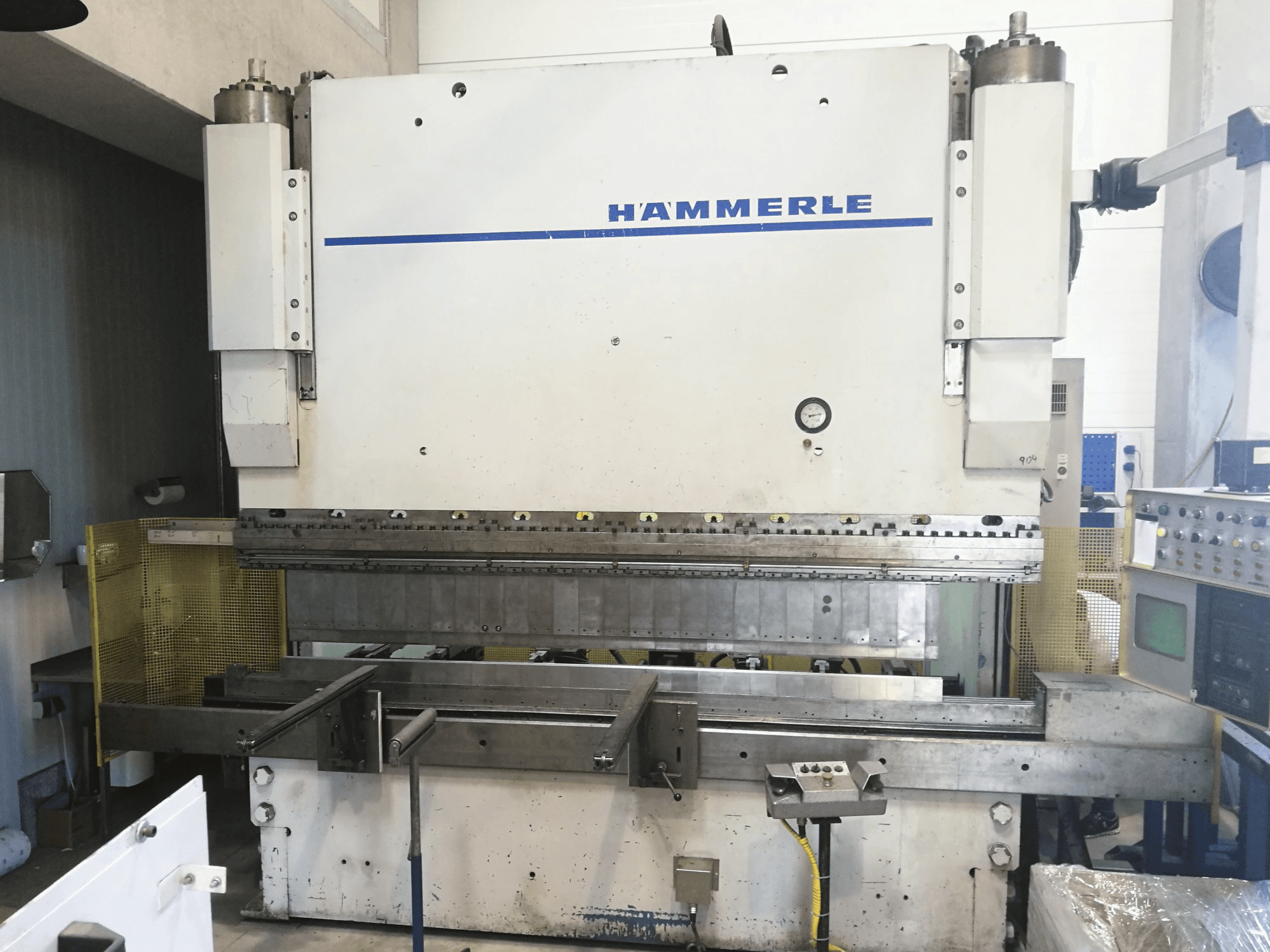 HAEMMERLE AP200-3100 Mašinos vaizdas iš priekio