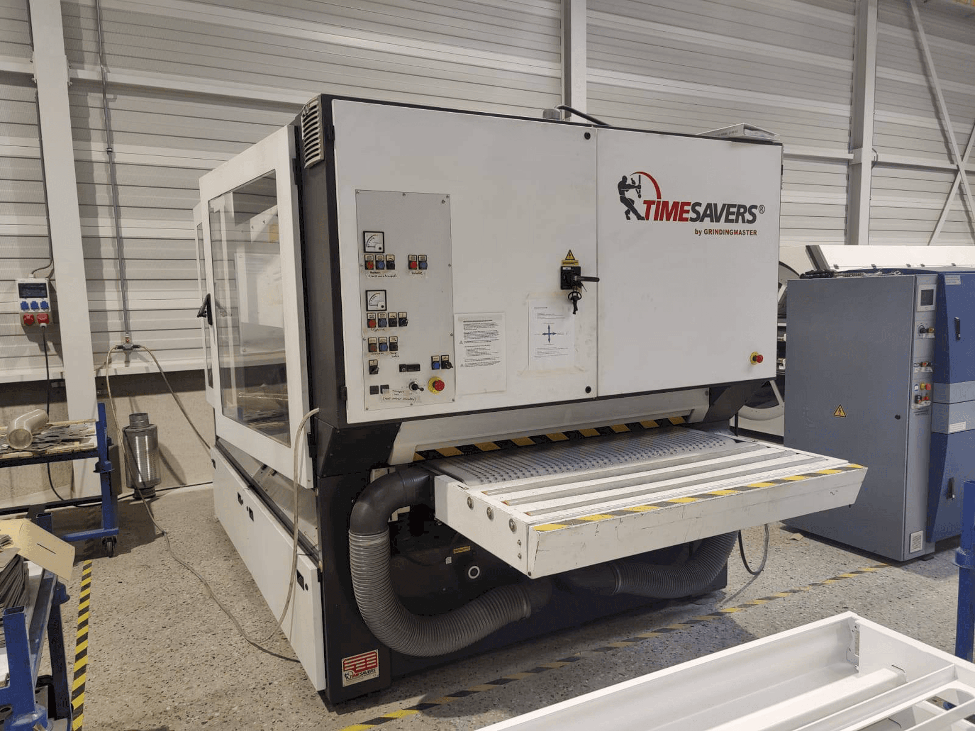 TIMESAVERS 42-series-1350-WRB Mašinos vaizdas iš priekio