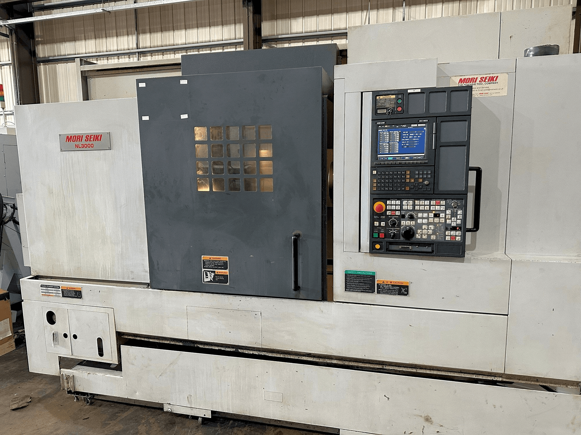 MORI SEIKI NL3000Y/700 Mašinos vaizdas iš priekio