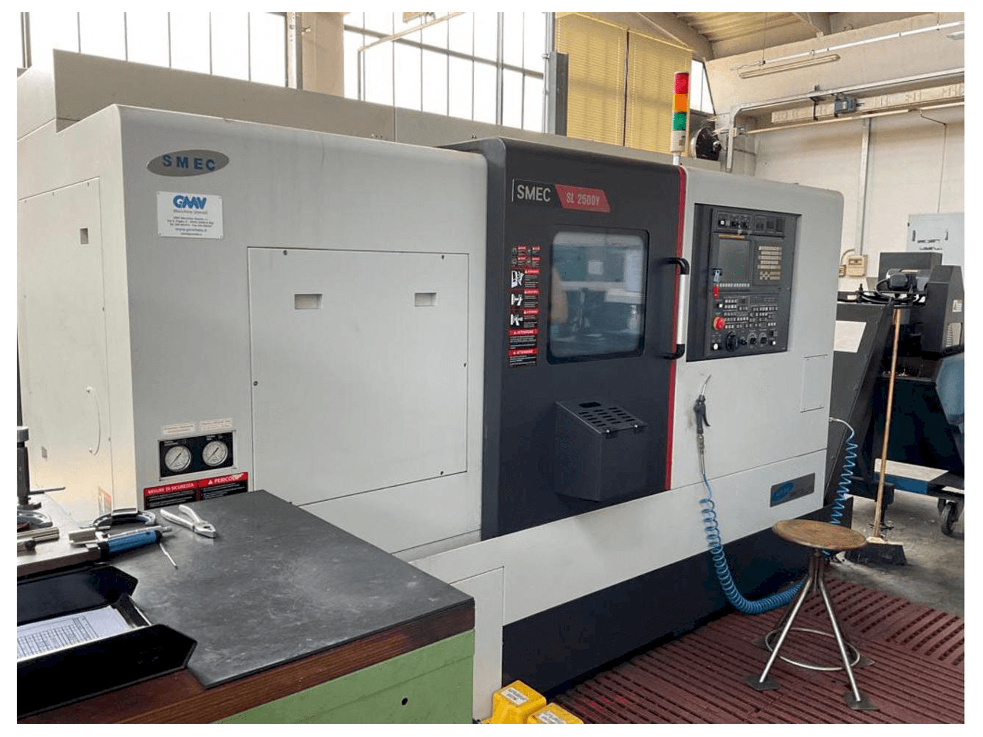 SMEC SL-2500Y Mašinos vaizdas iš priekio