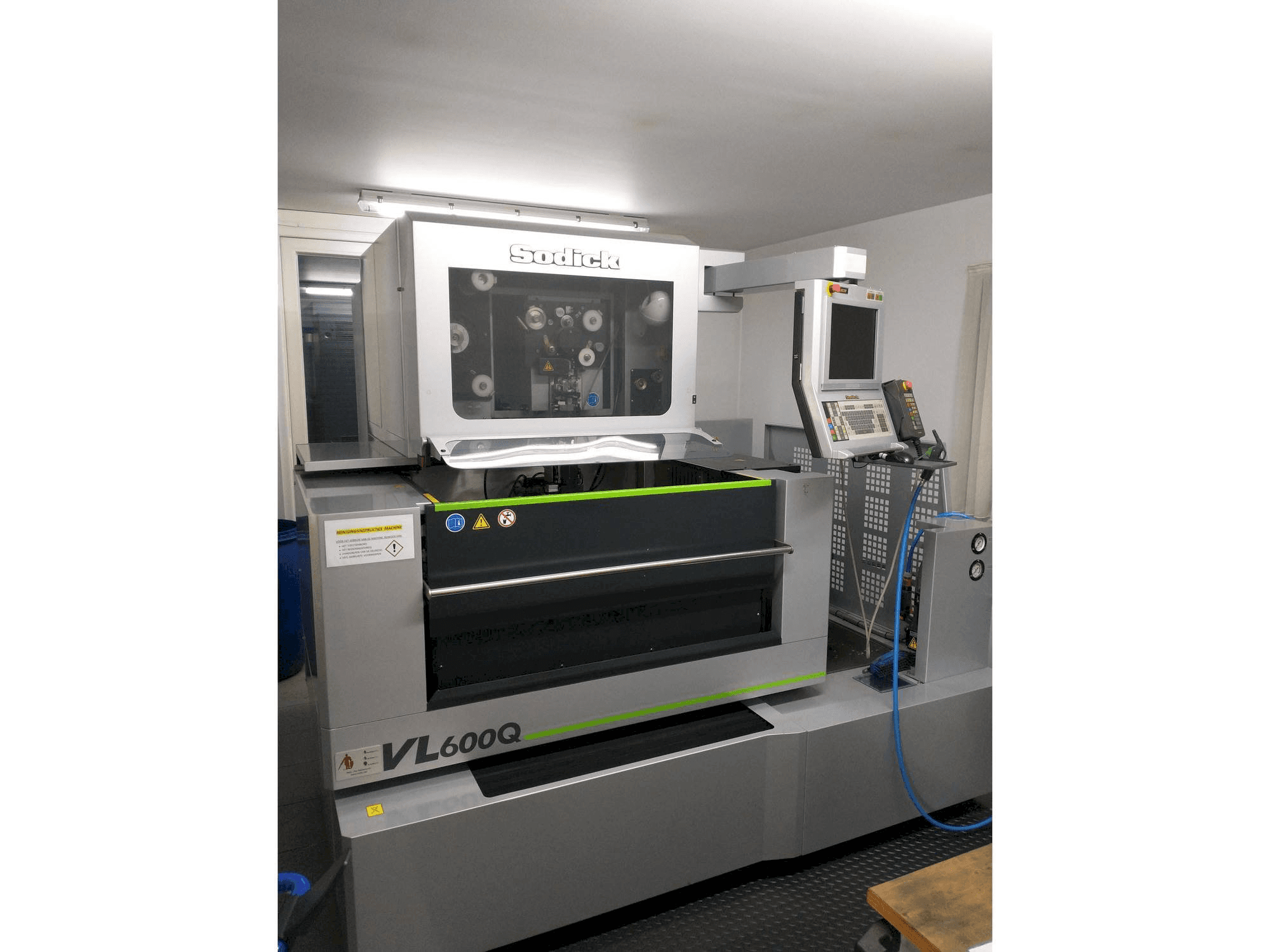 Sodick VL600Q Mašinos vaizdas iš priekio