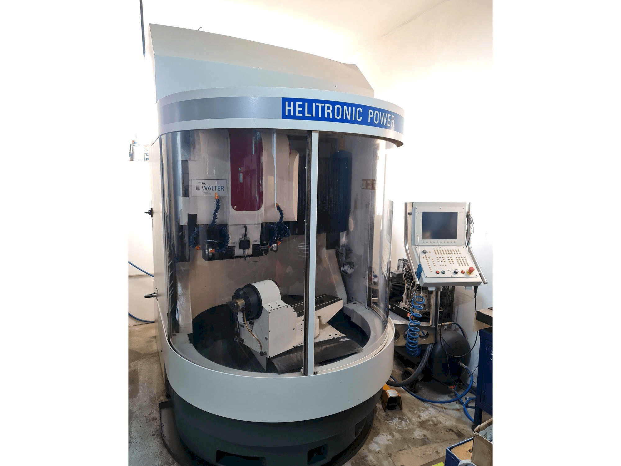 Walter HELITRONIC POWER Mašinos vaizdas iš priekio