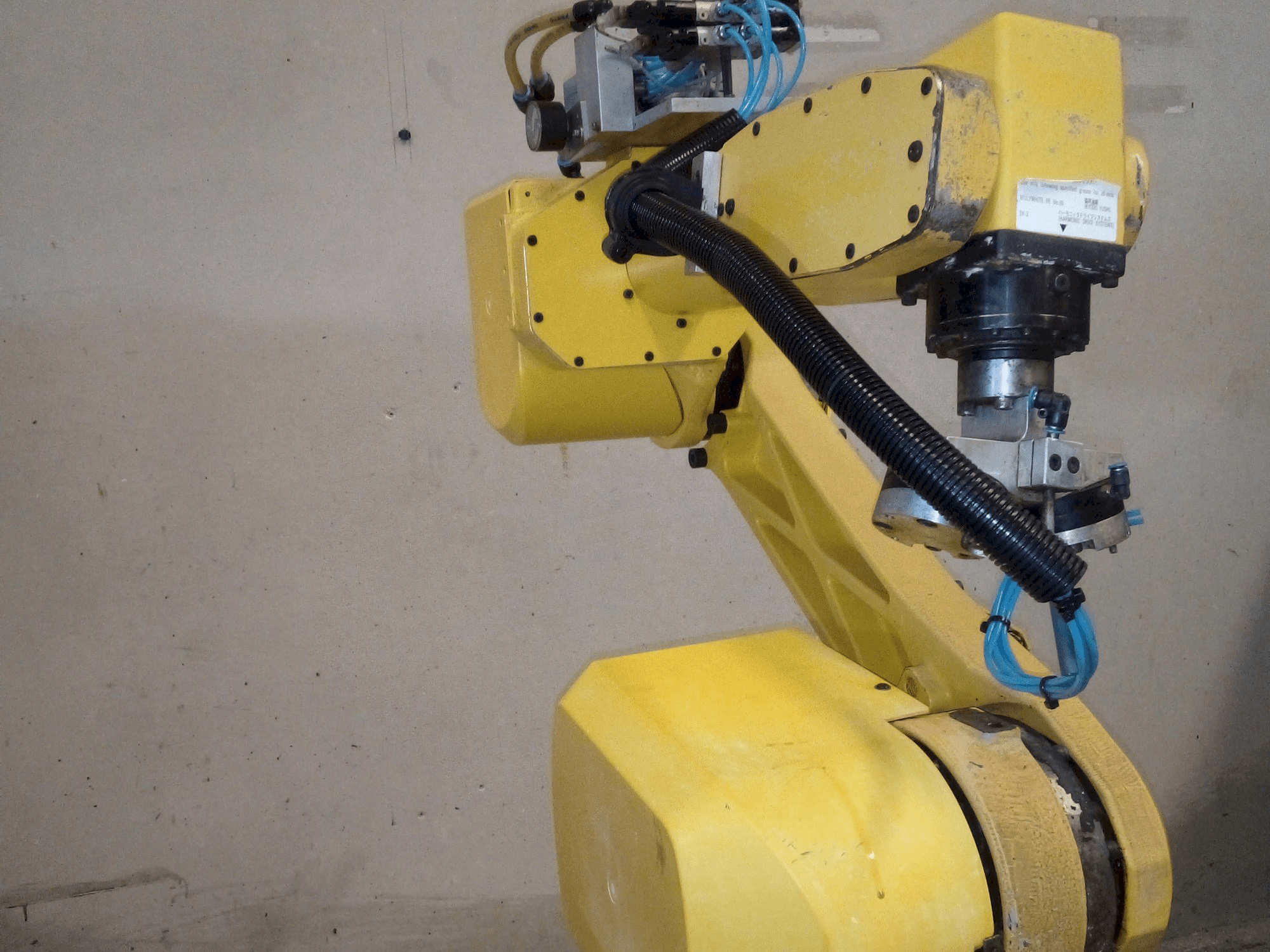 FANUC M-6iB Mašinos vaizdas iš priekio